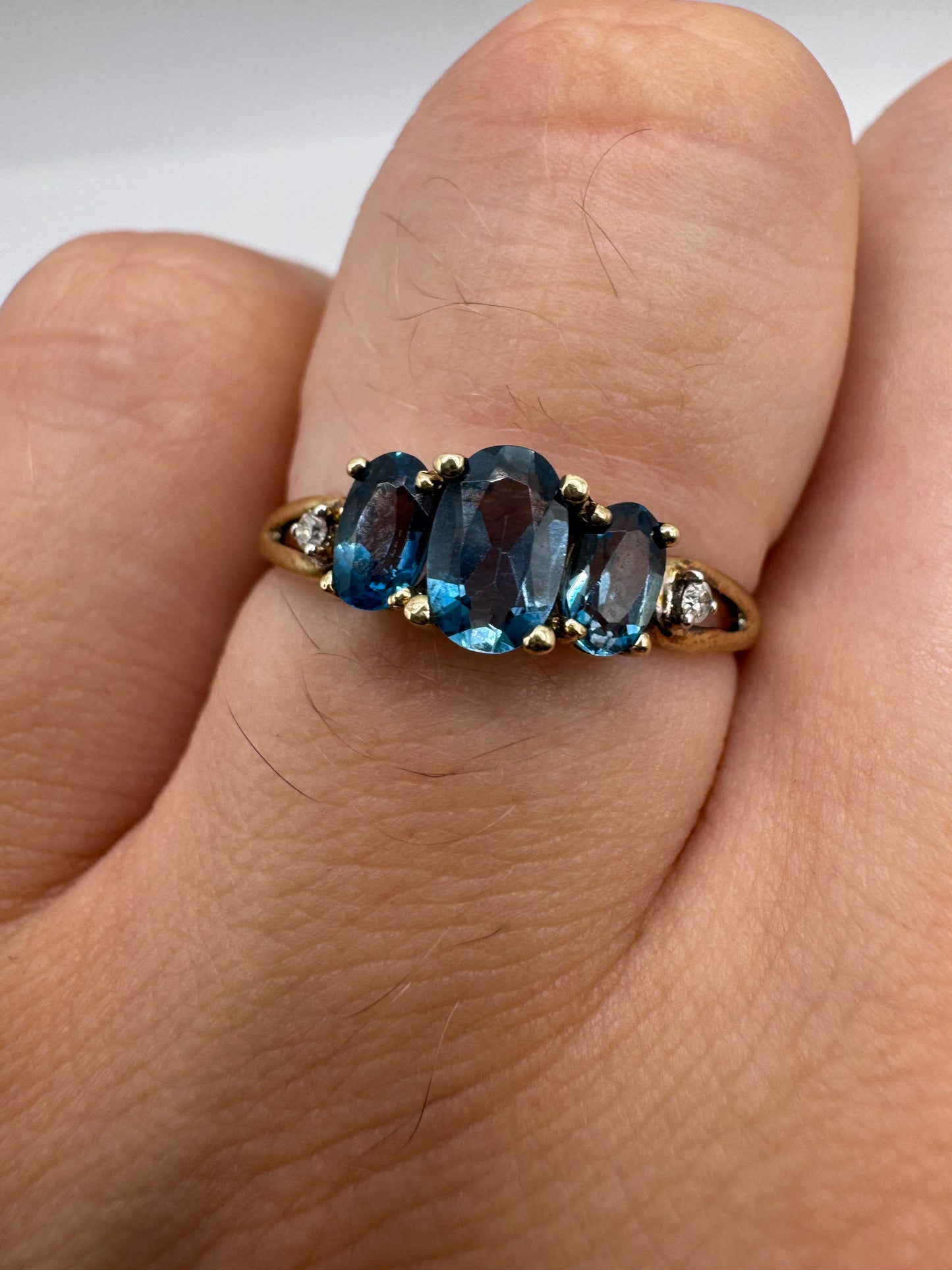 9ct gold topaz and diamond ring