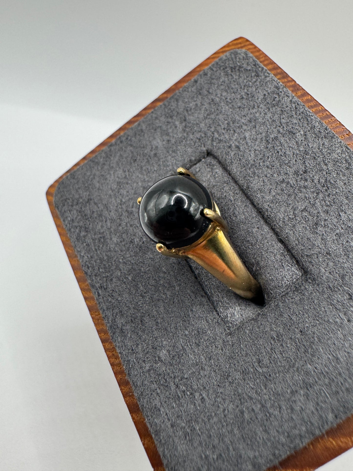 9ct gold star sapphire ring