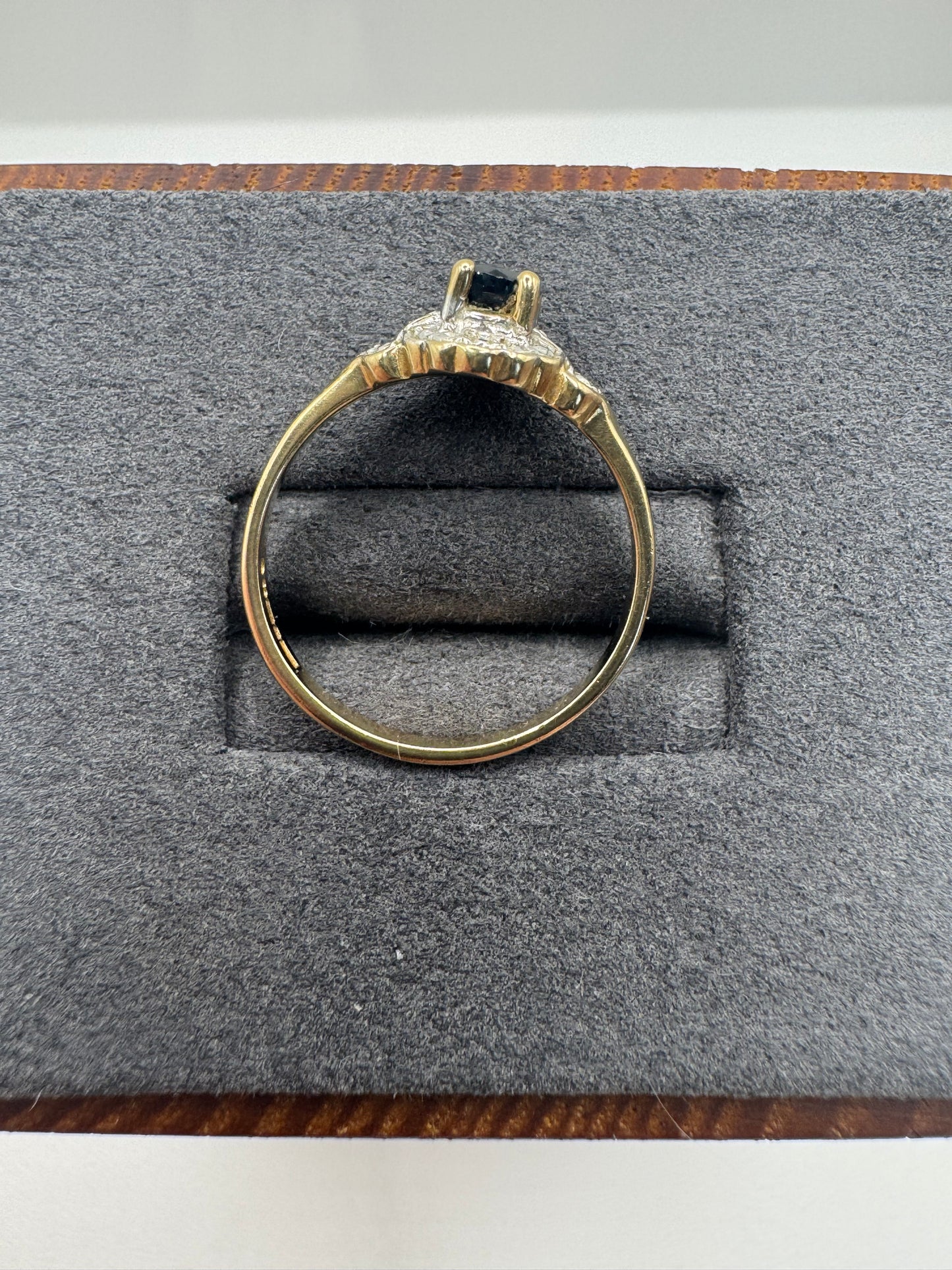 9ct gold sapphire and diamond ring
