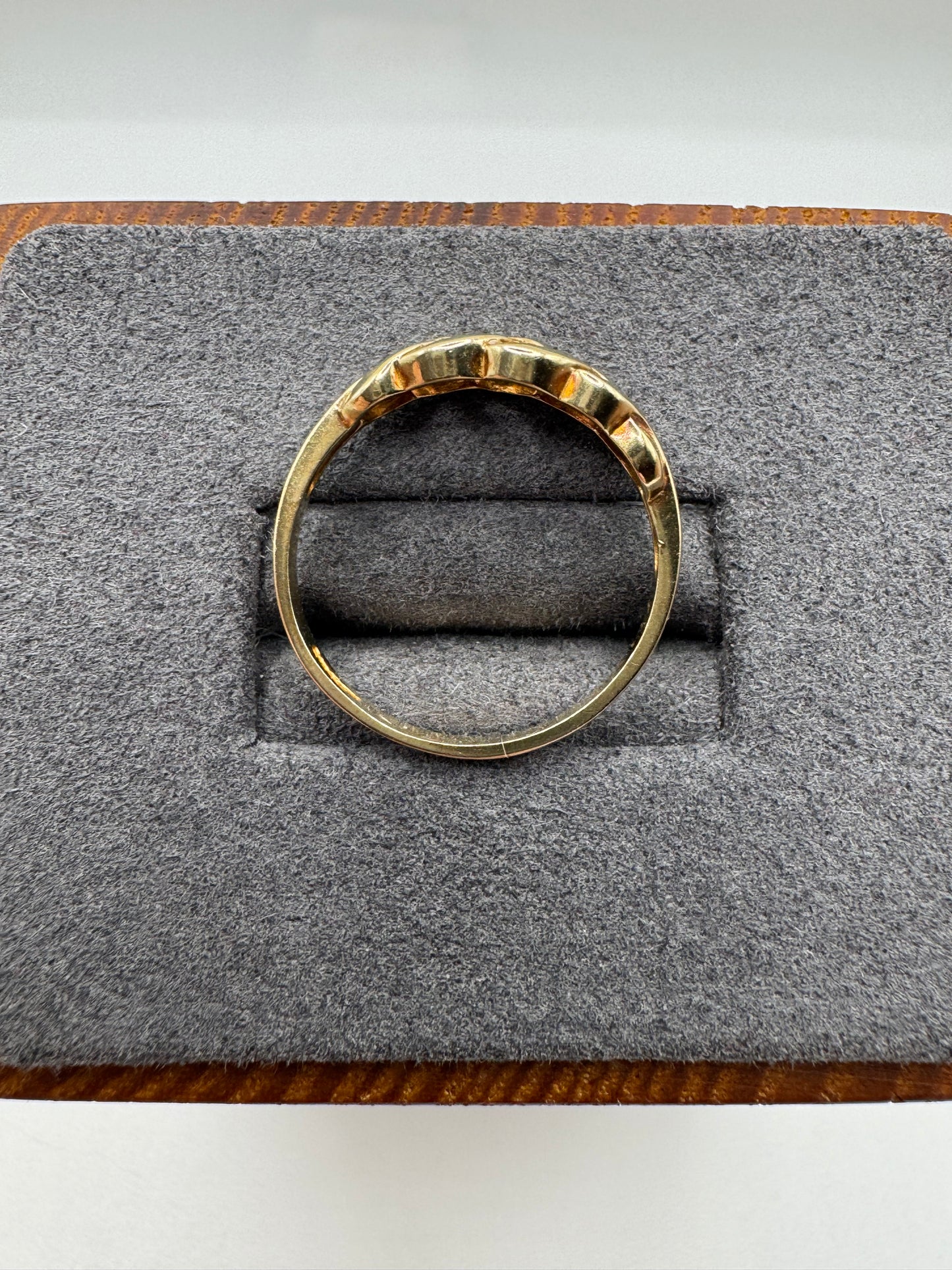 9ct gold Celtic knot ring