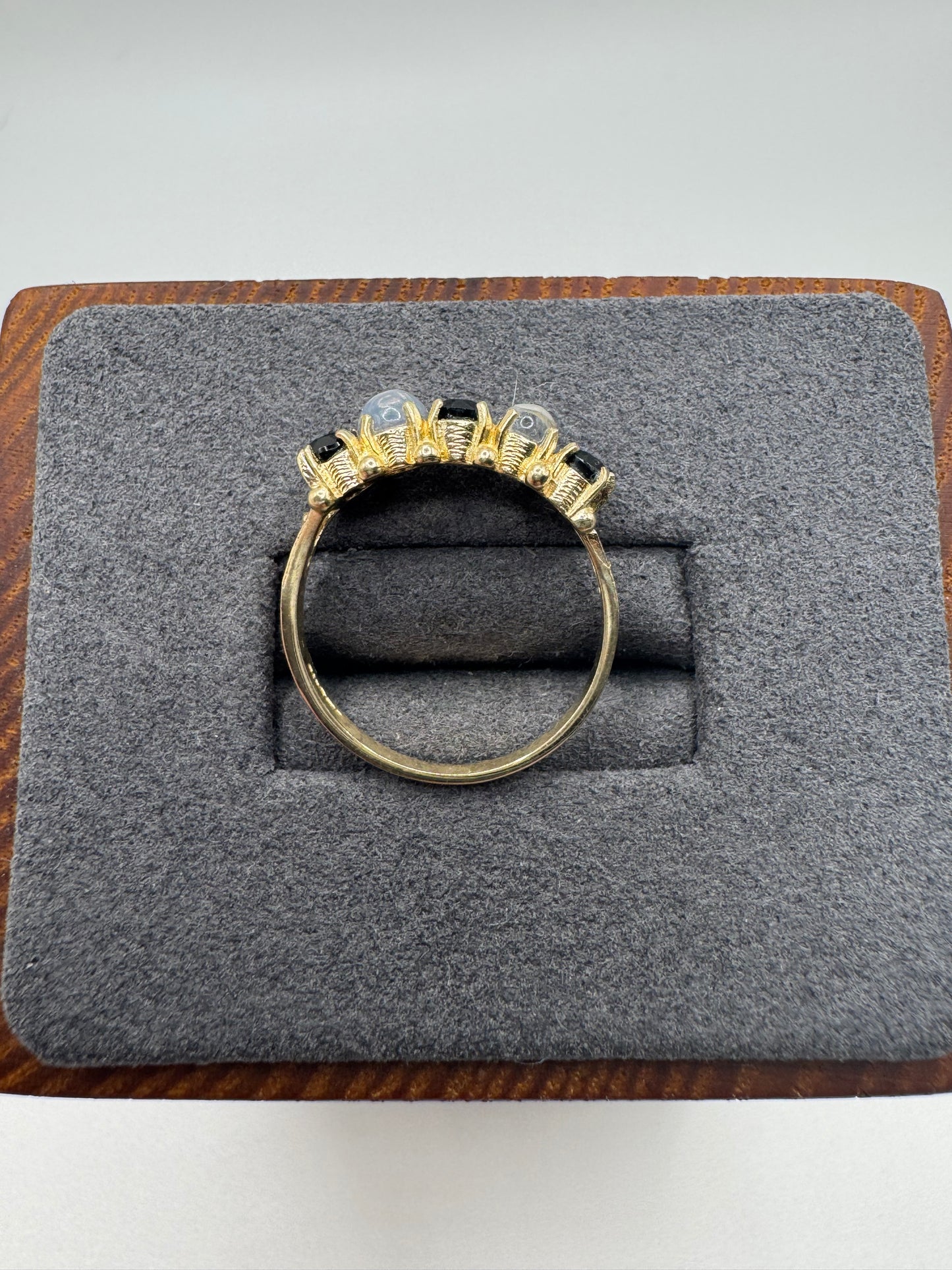 9ct gold sapphire and moonstone ring