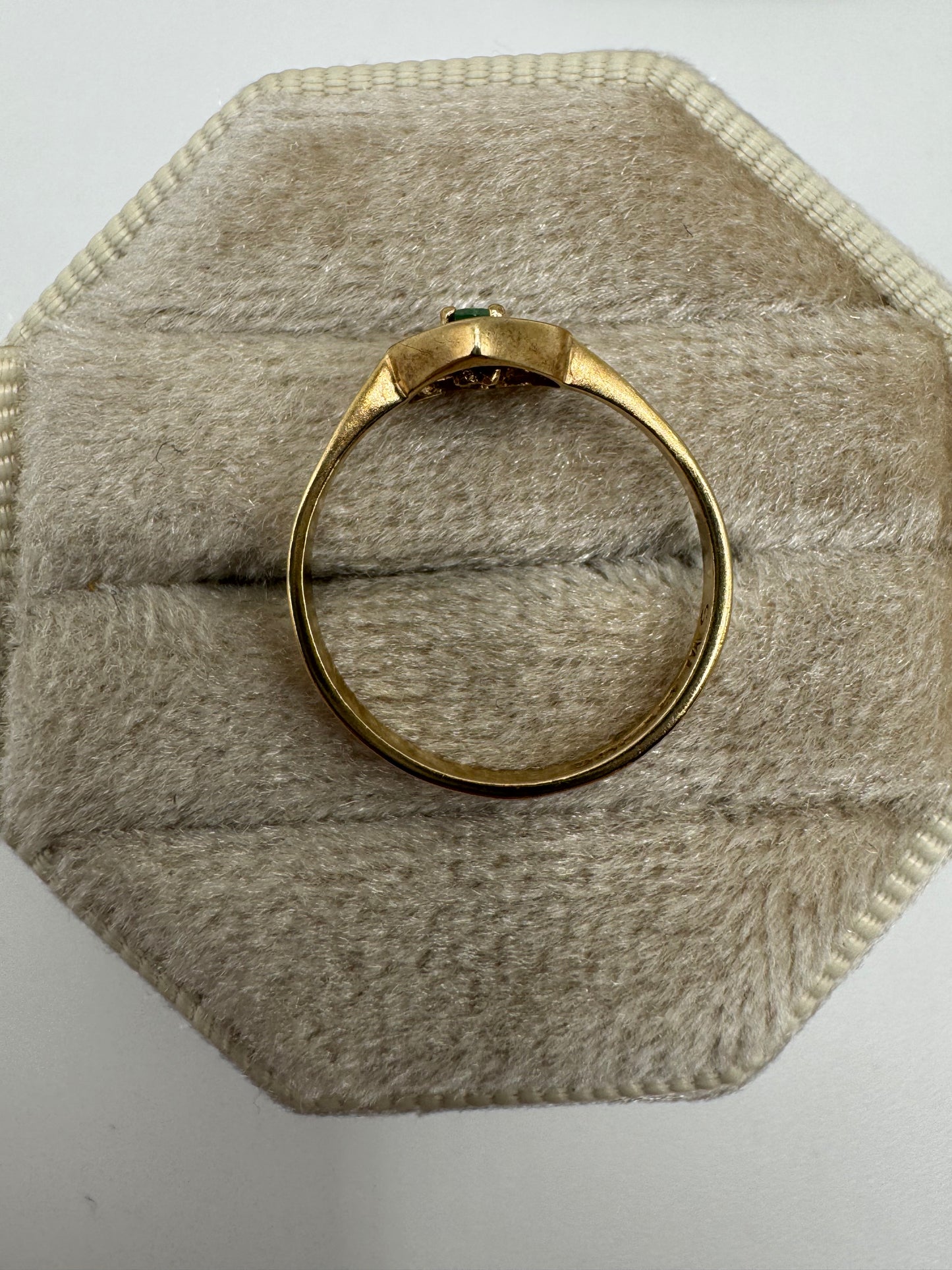9ct gold emerald heart ring