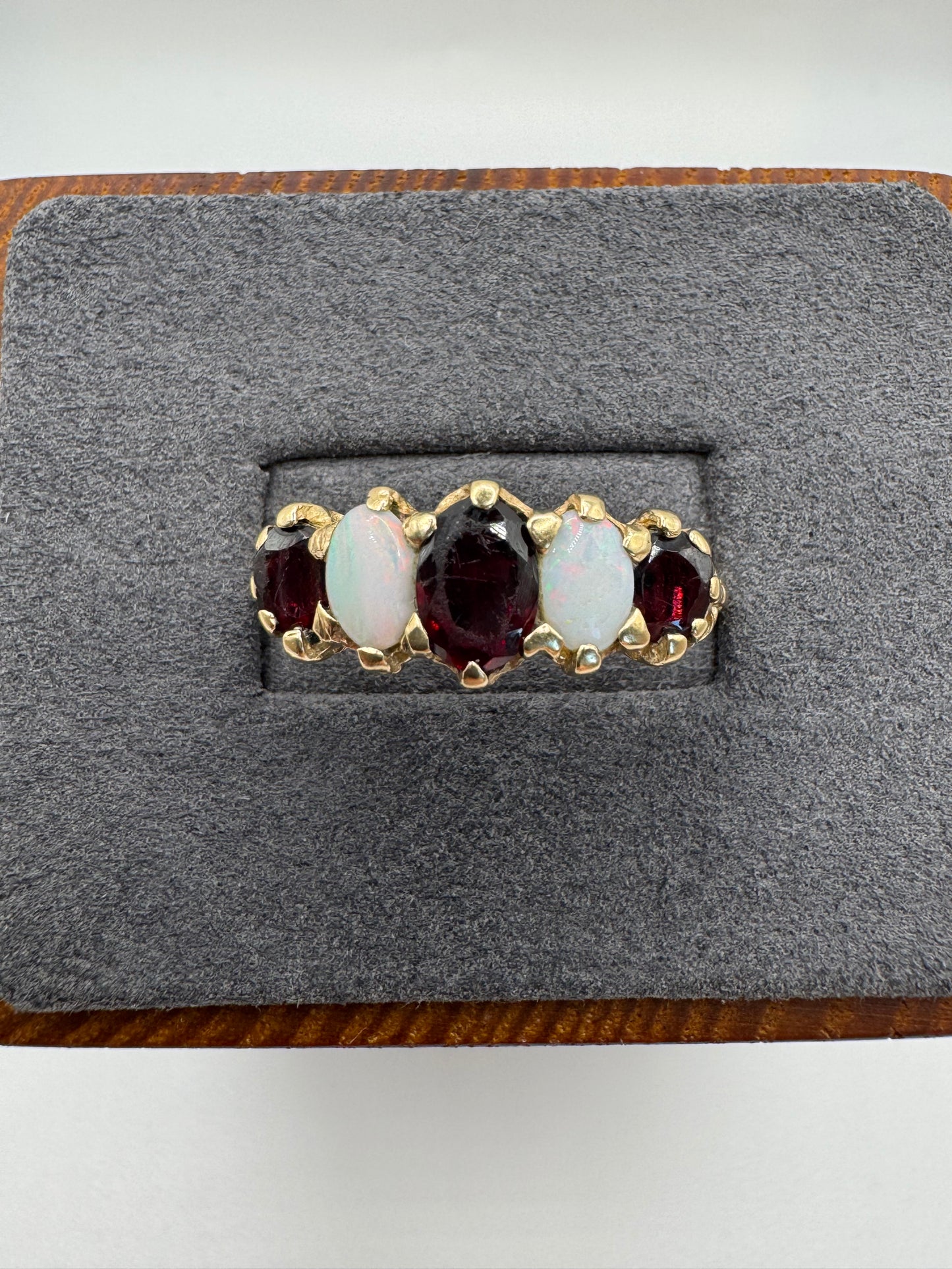 9ct gold garnet and opal ring