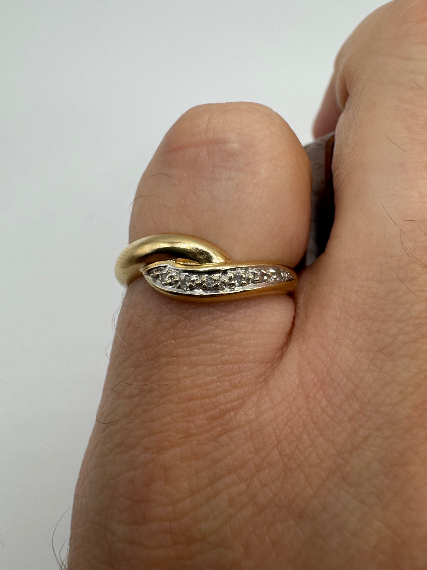 9ct gold diamond ring