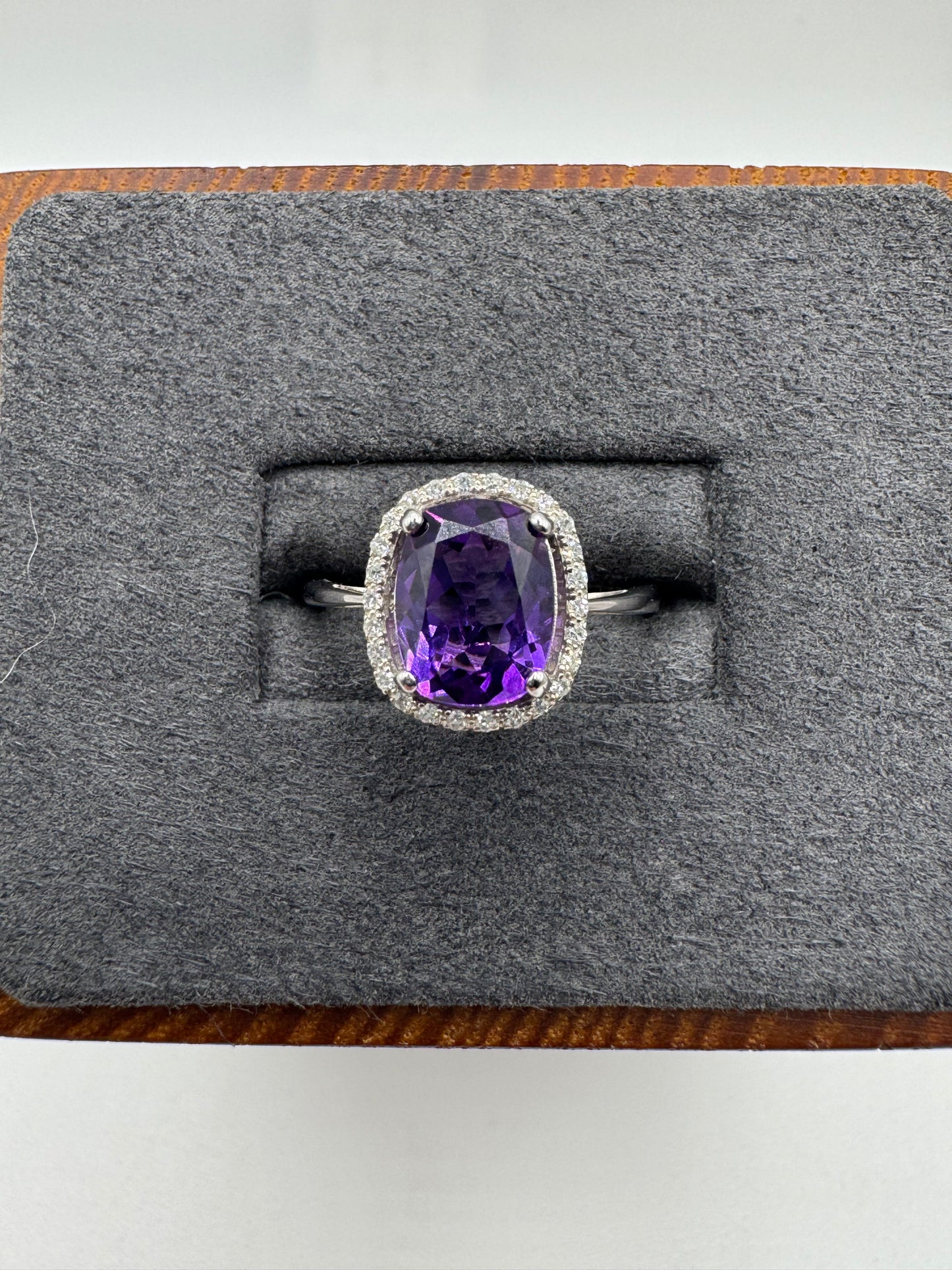 9ct white gold amethyst and diamond ring