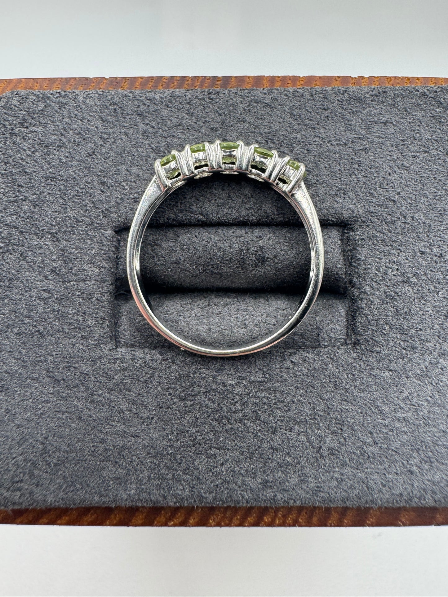 9ct white gold quartz ring