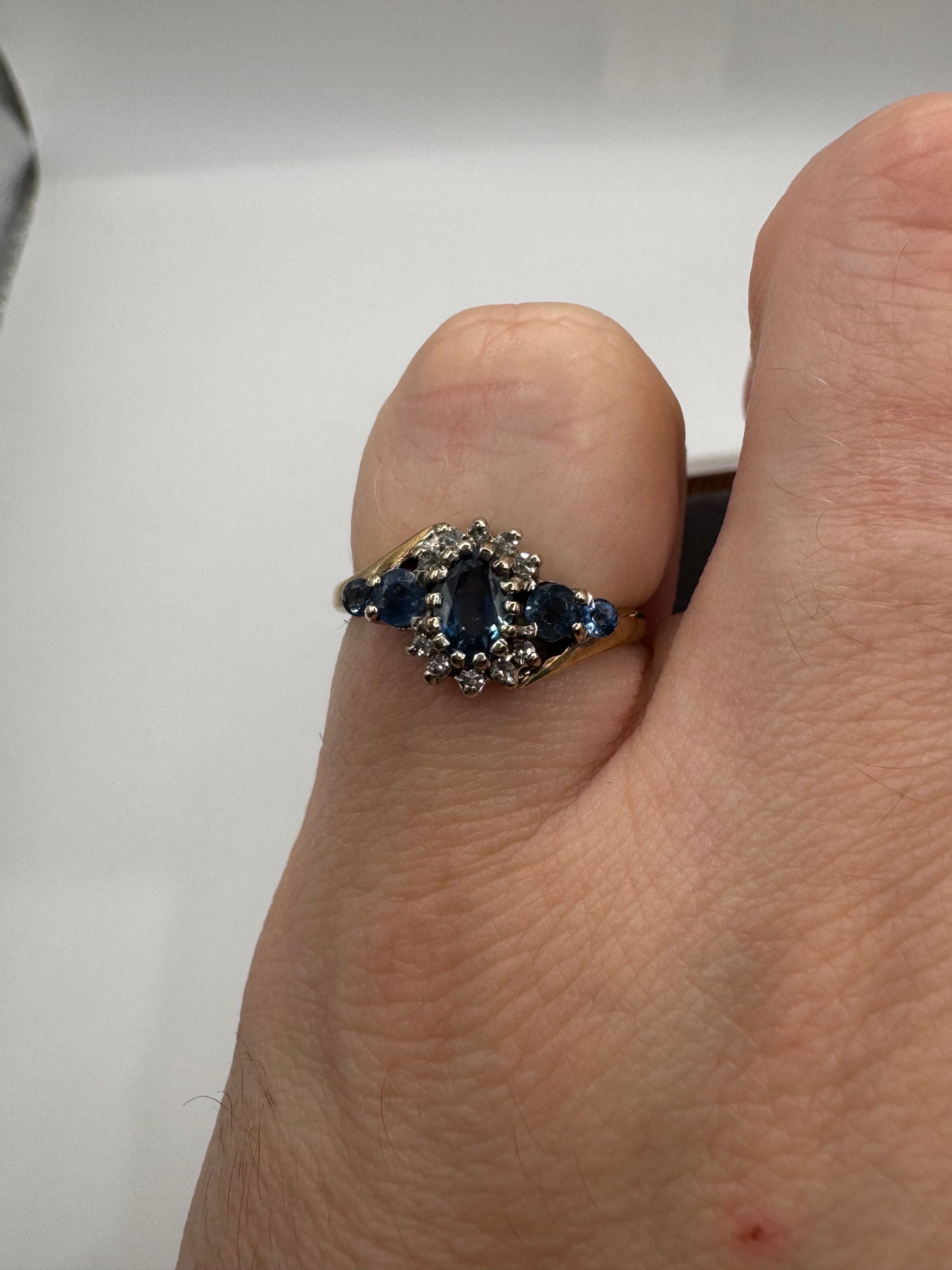 9ct gold sapphire and diamond cluster ring
