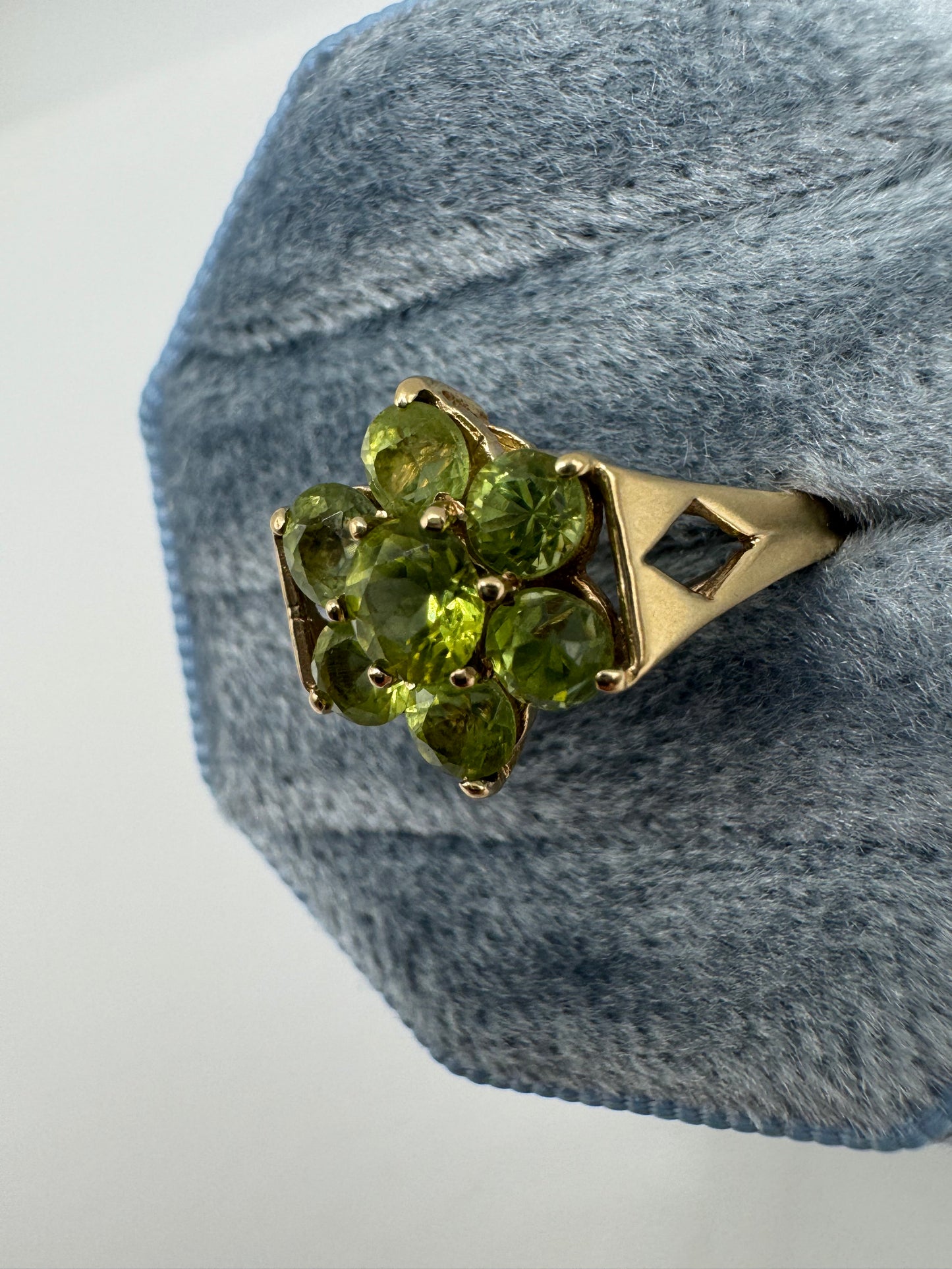 9ct gold peridot cluster ring