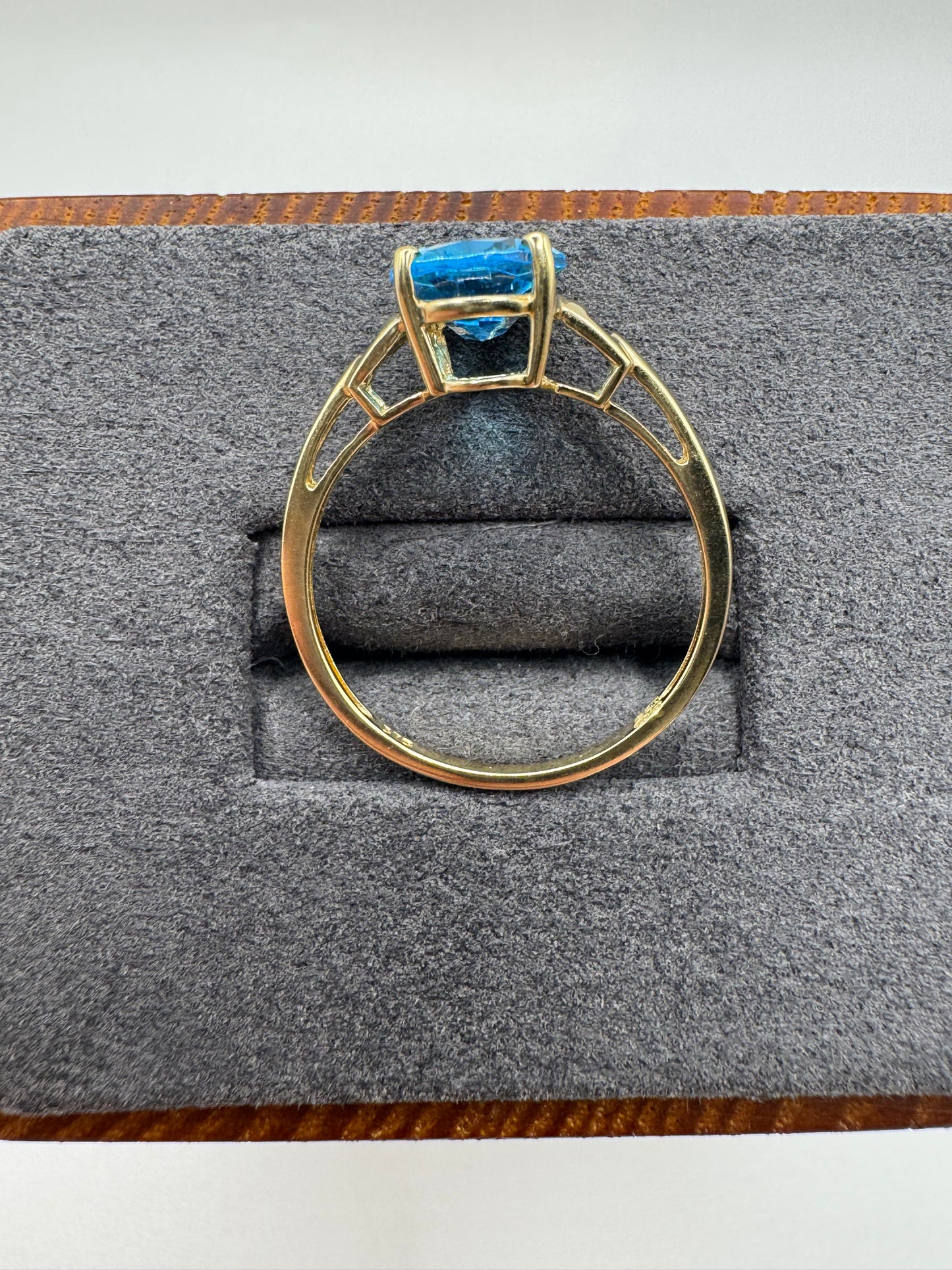 9ct gold blue topaz ring