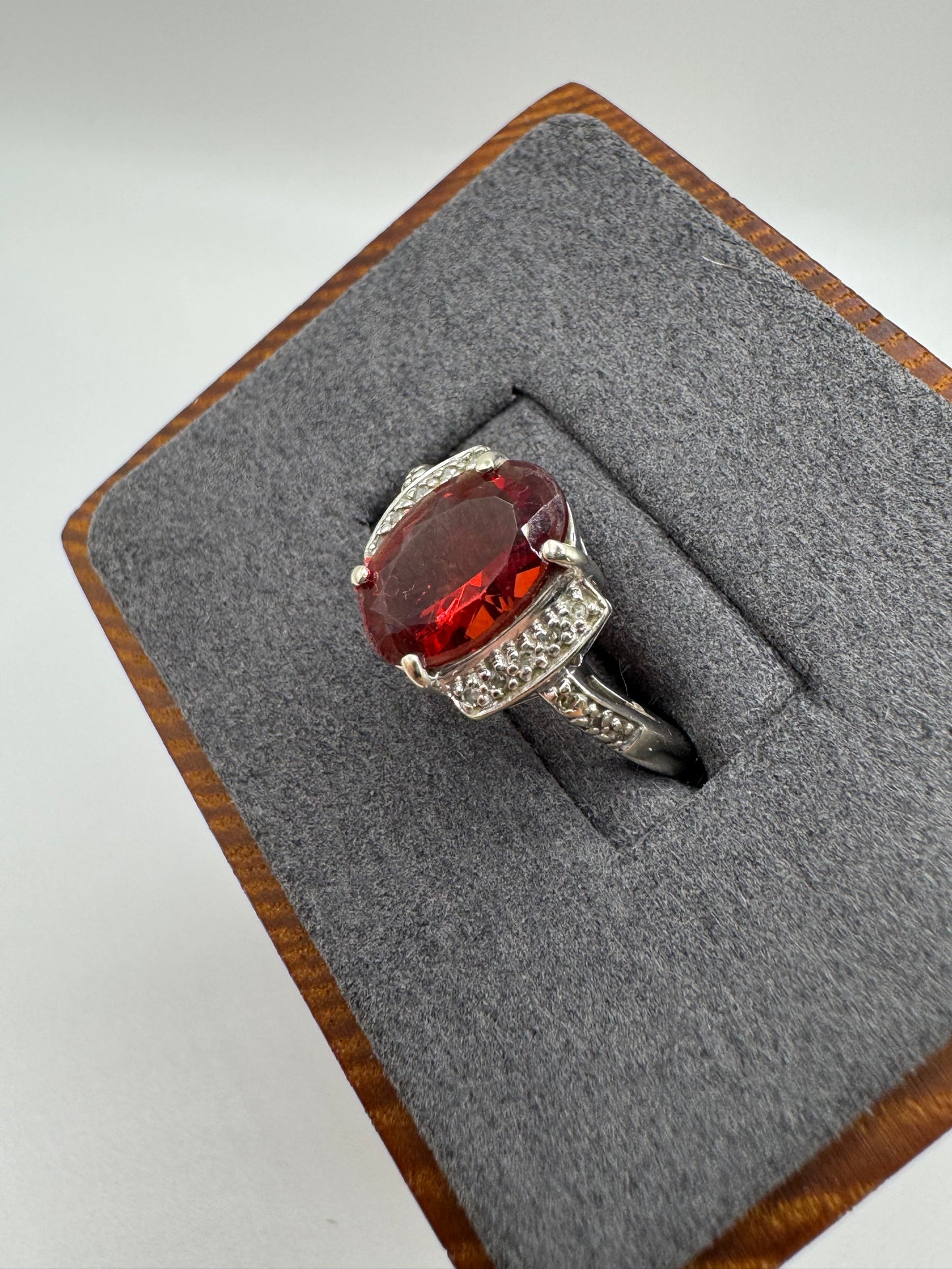 9ct white gold garnet and diamond ring