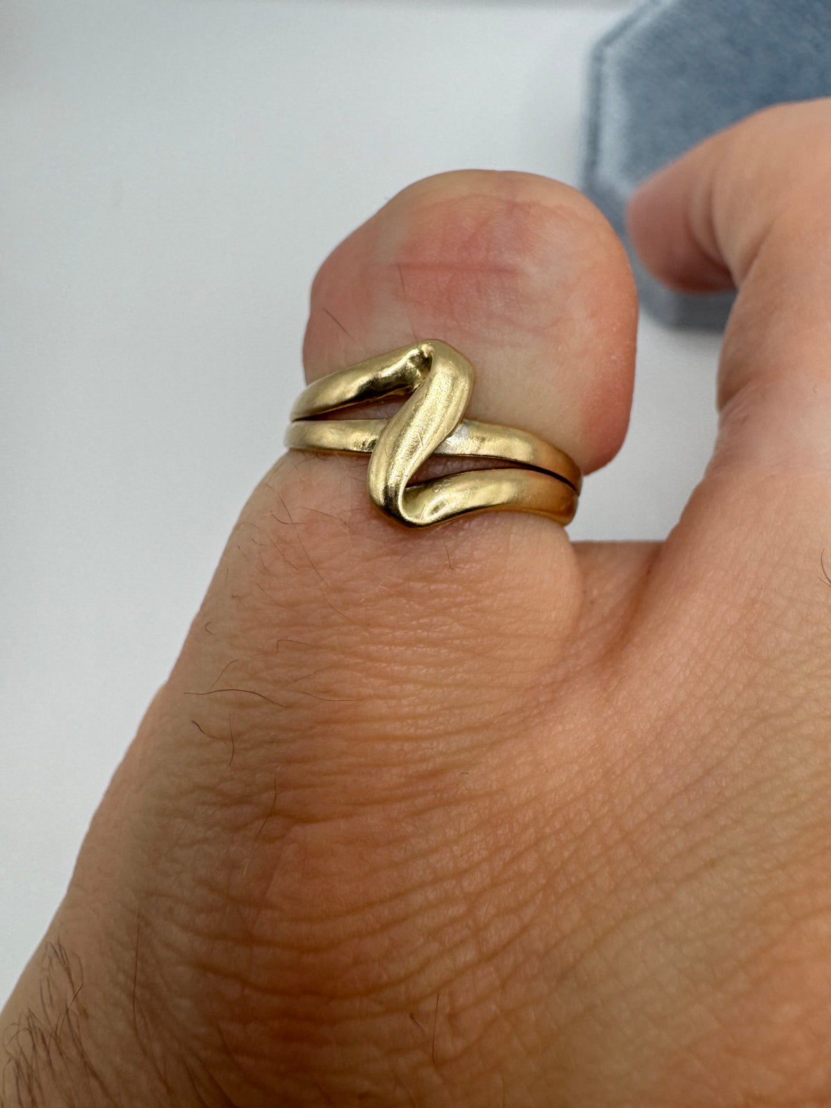 9ct gold patterned ring