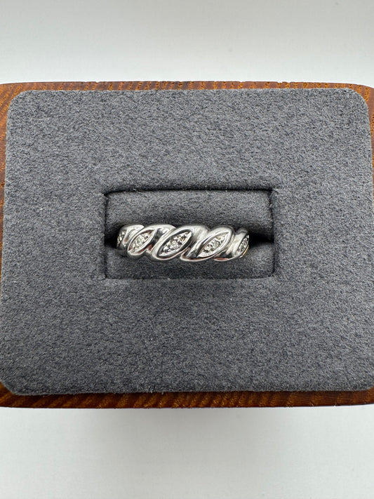 9ct two tone gold diamond ring