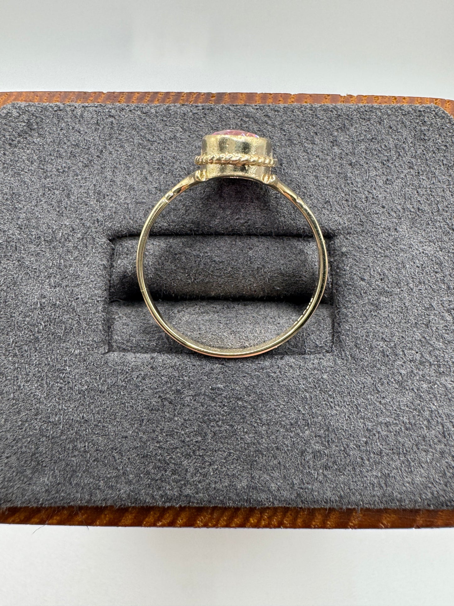 9ct gold pink topaz ring