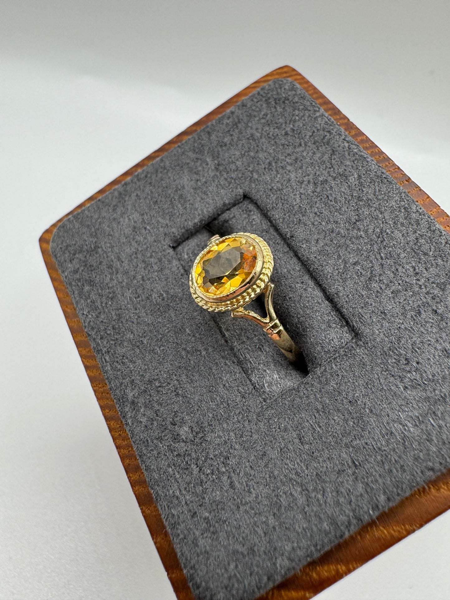 9ct gold citrine ring
