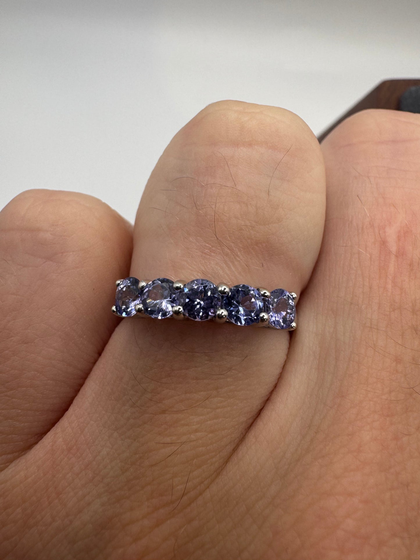 9ct white gold tanzanite ring