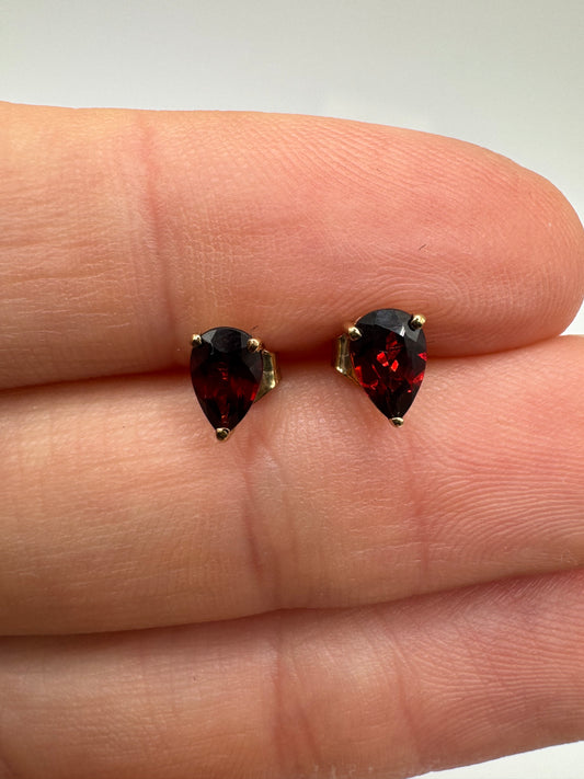 9ct gold garnet earrings