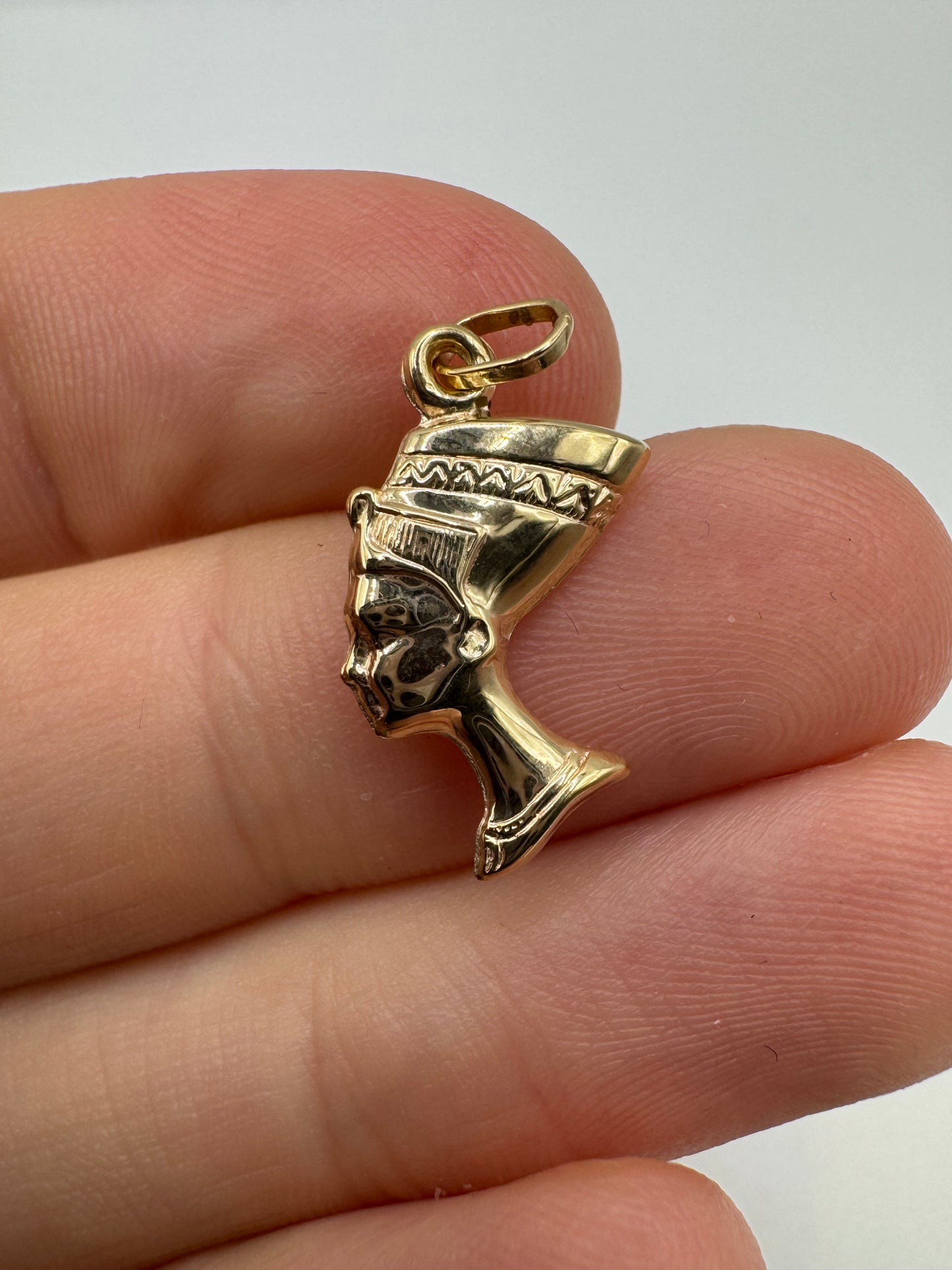 9ct gold queen nefertiti charm