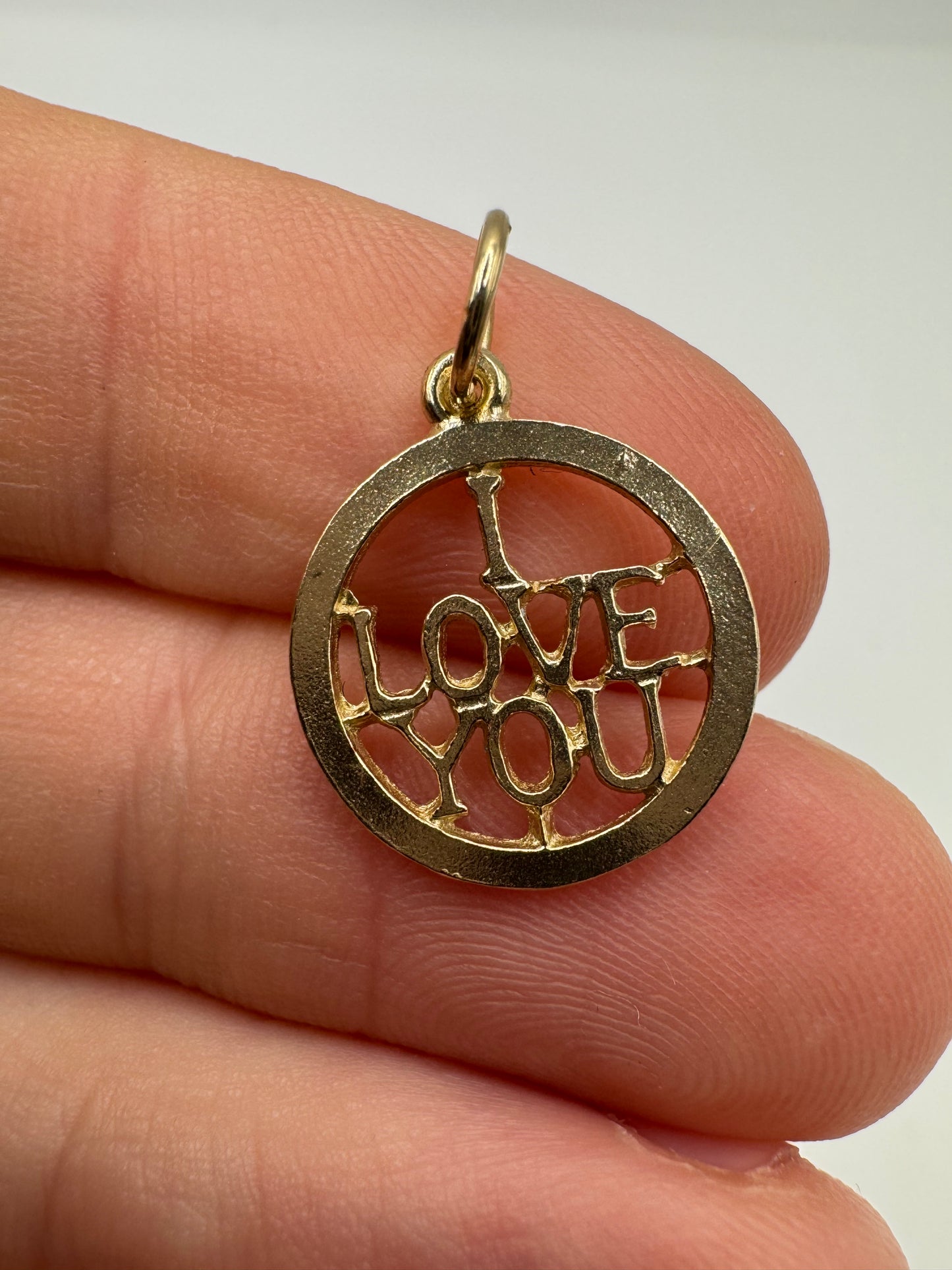 9ct gold ”I Love You” pendant