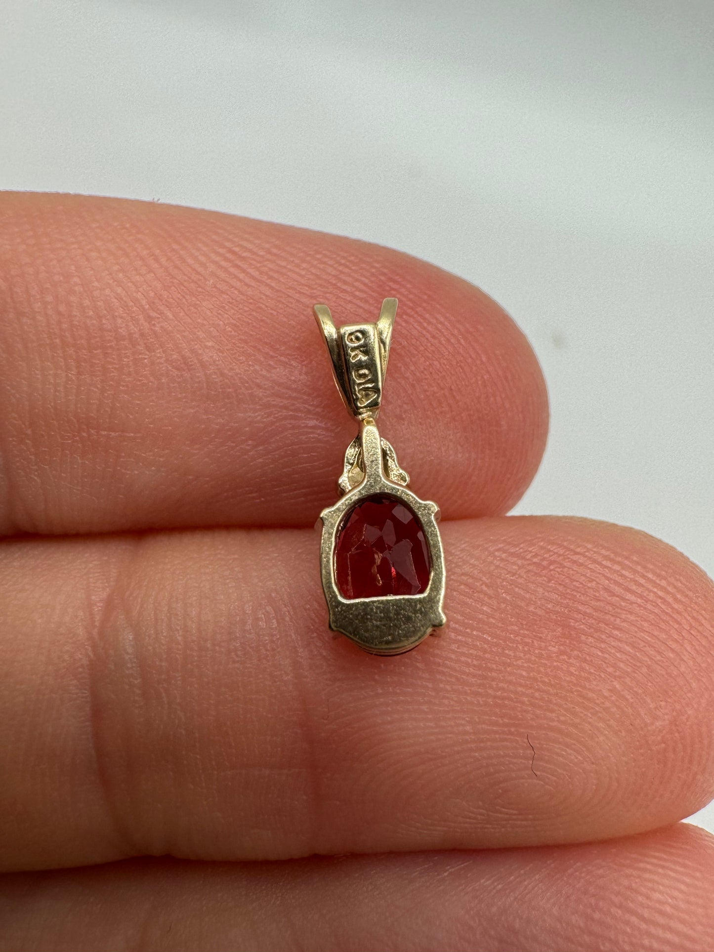 9ct gold garnet and diamond pendant