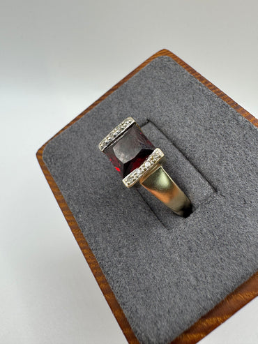 9ct gold garnet and diamond ring