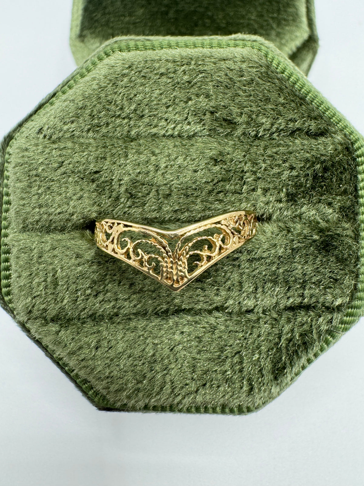 9ct gold patterned wishbone ring