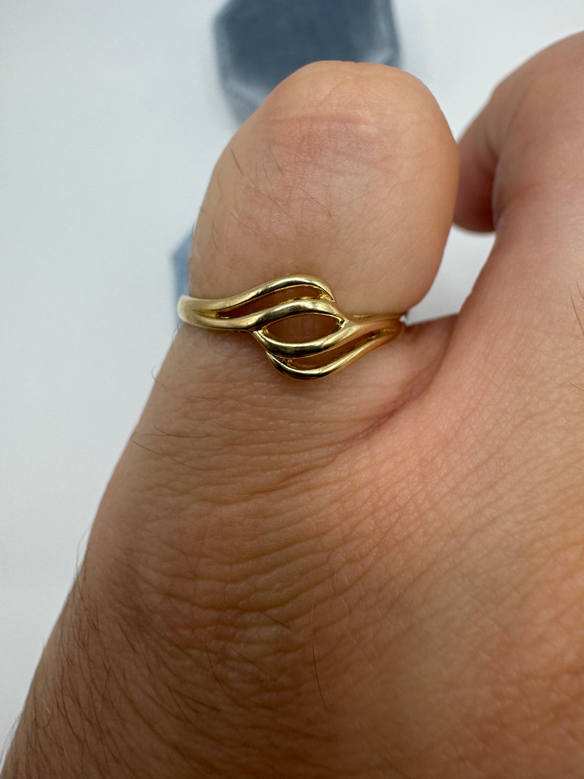 9ct gold swirl ring