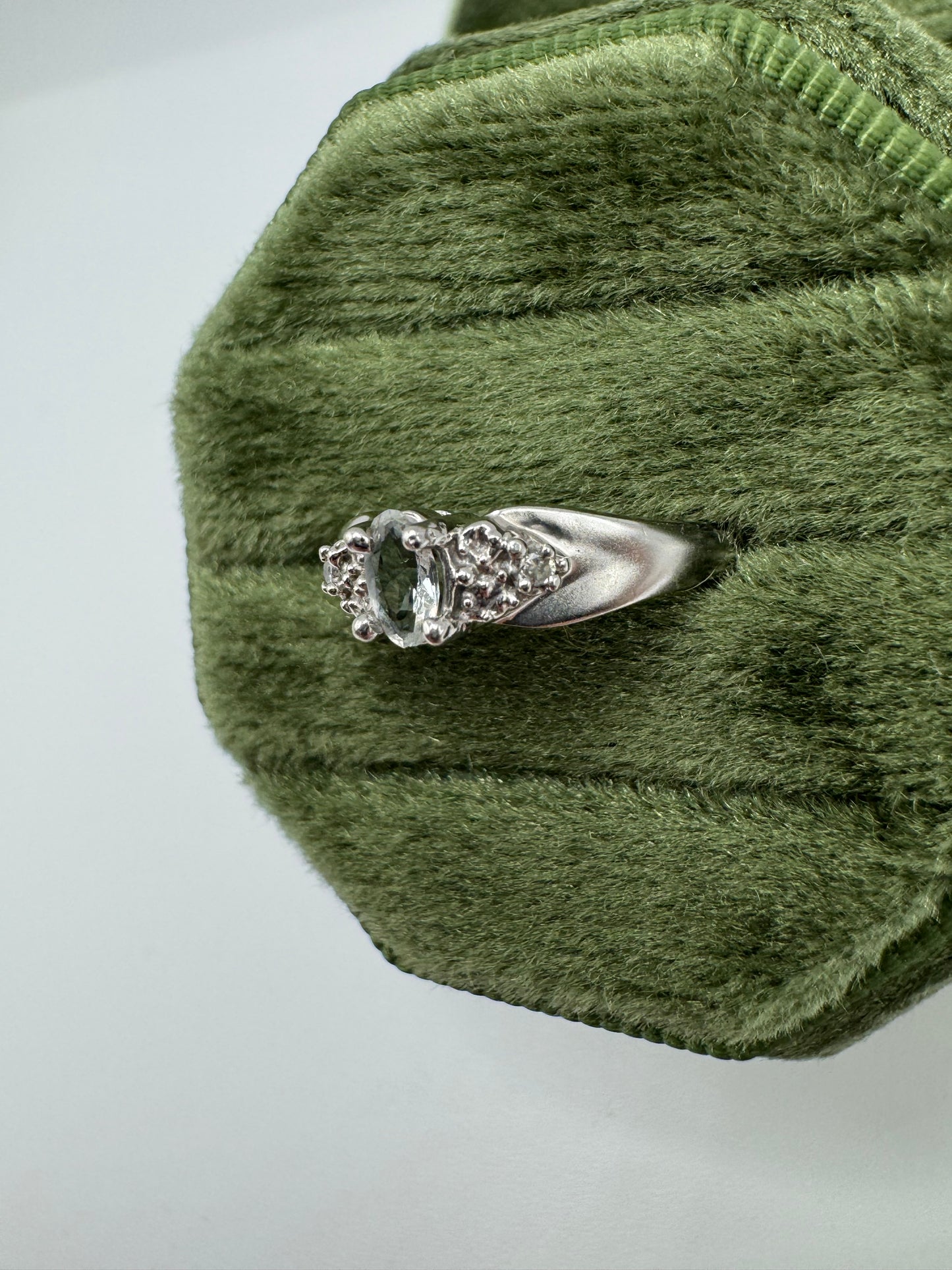 9ct white gold aquamarine and diamond ring