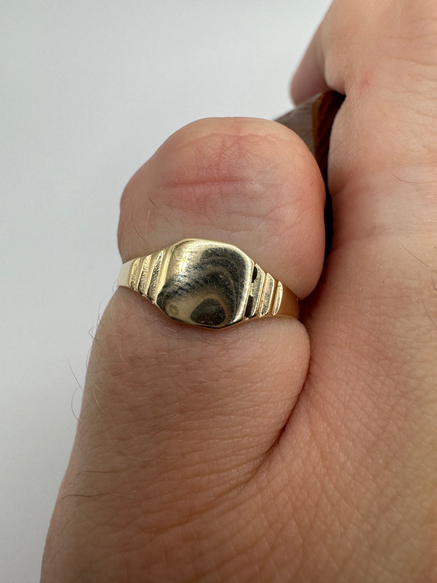 9ct gold signet ring