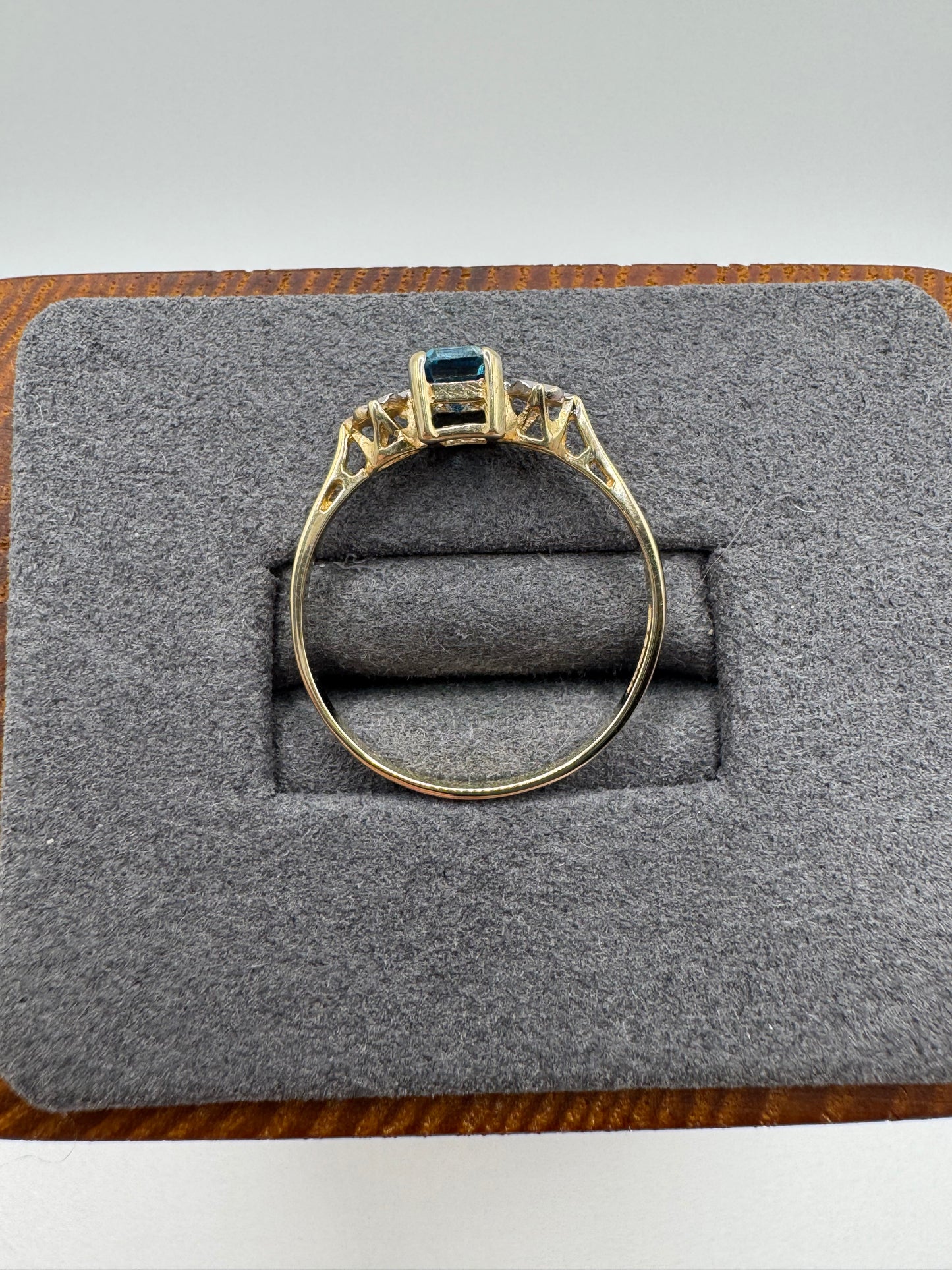 9ct gold topaz and diamond ring