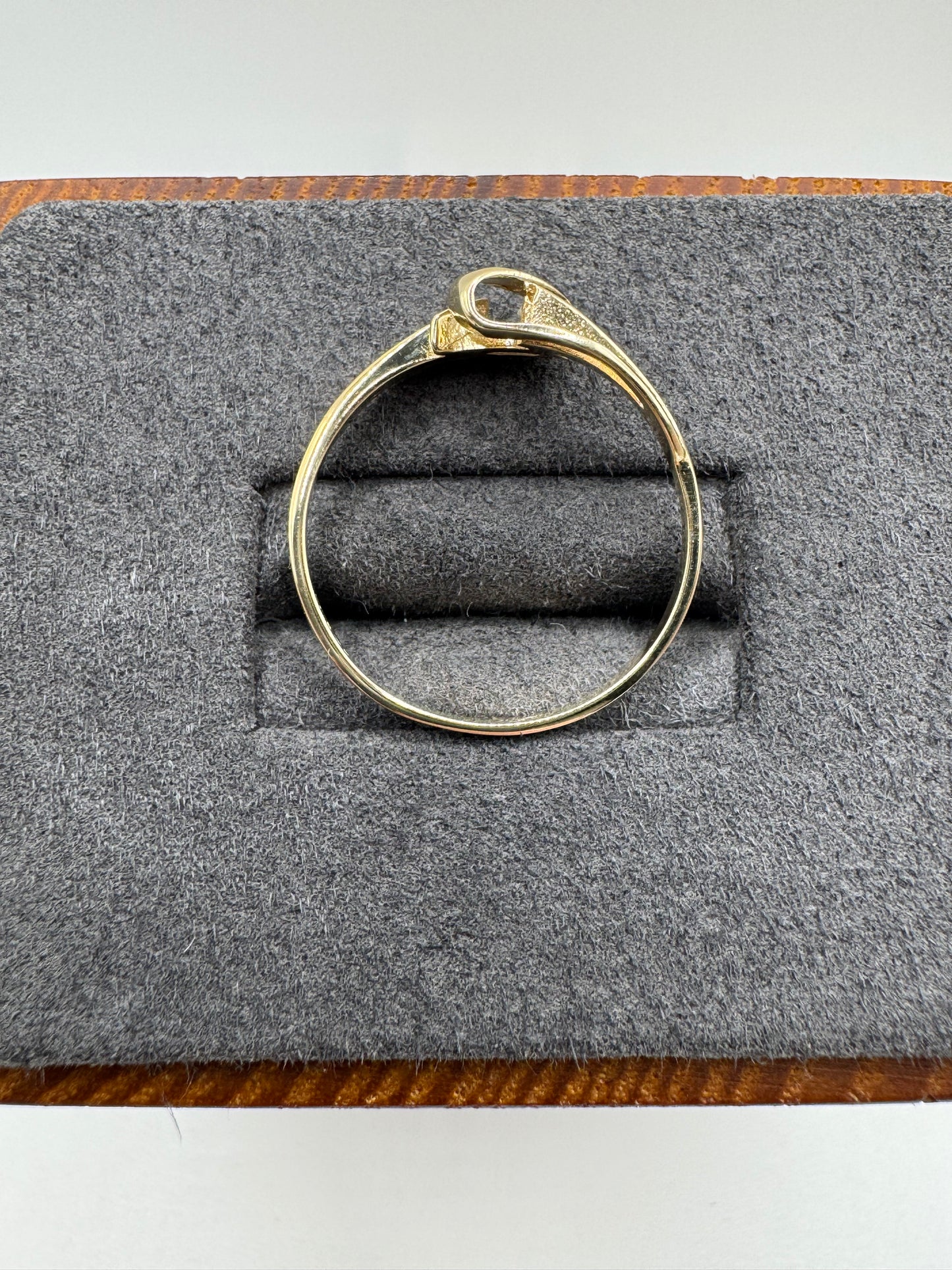9ct gold patterned ring