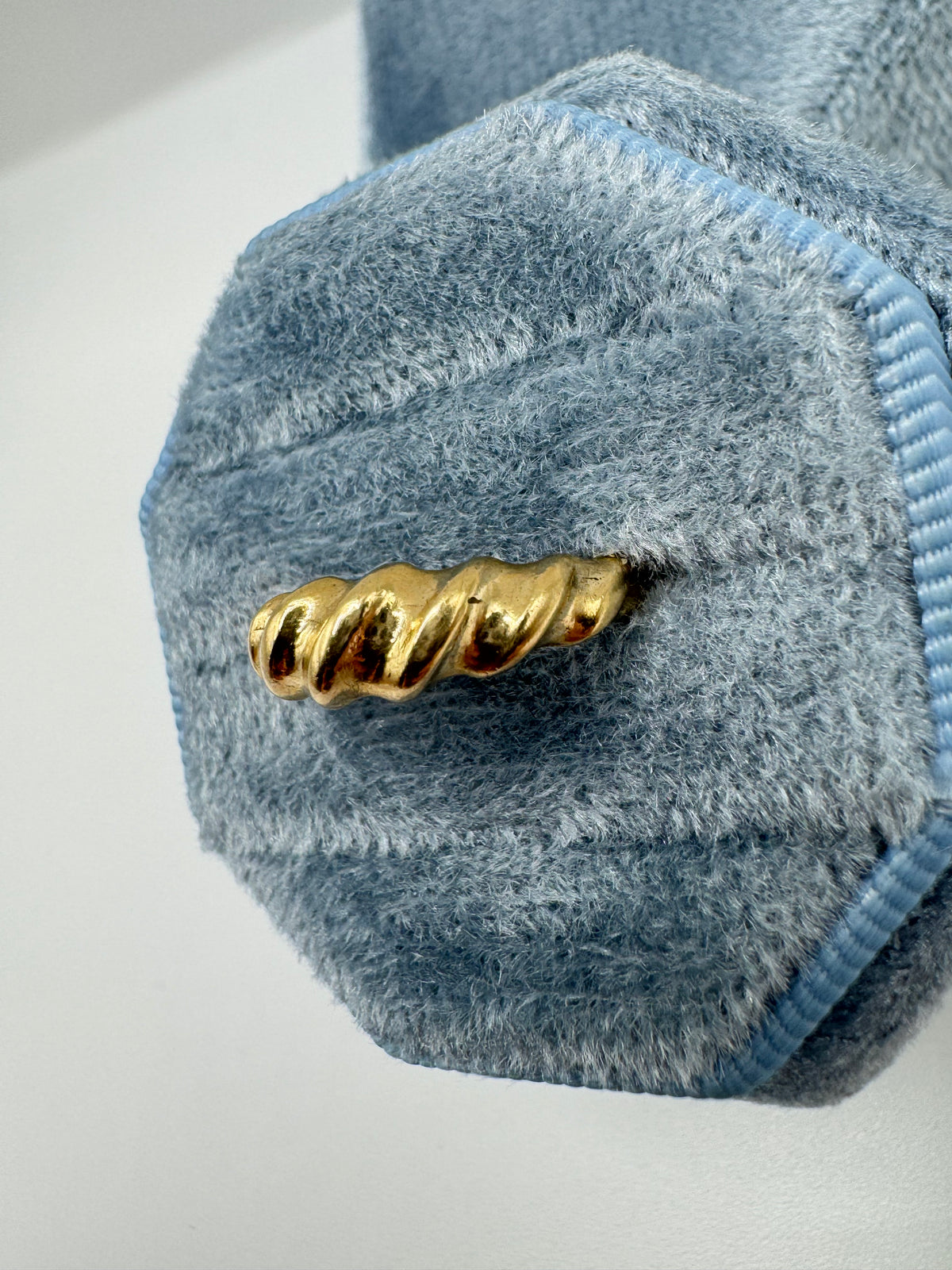 9ct gold croissant ring