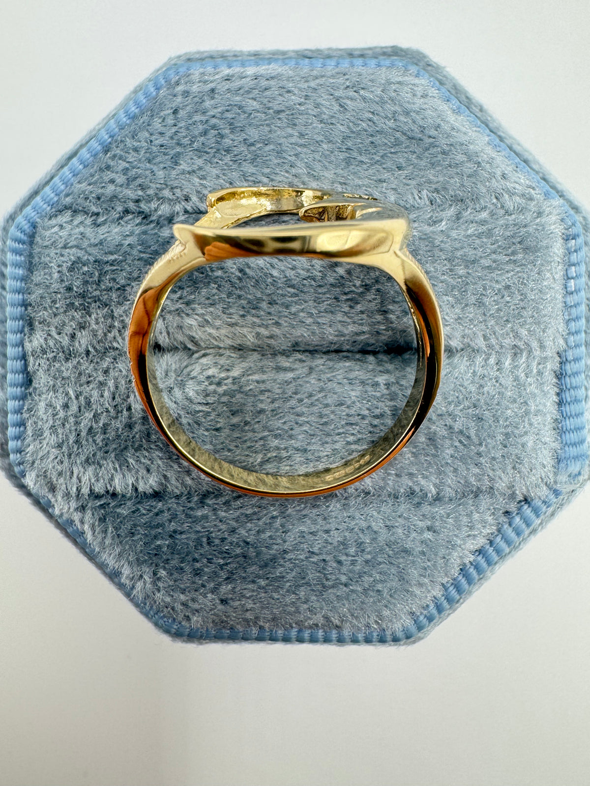 9ct gold peridot moon ring