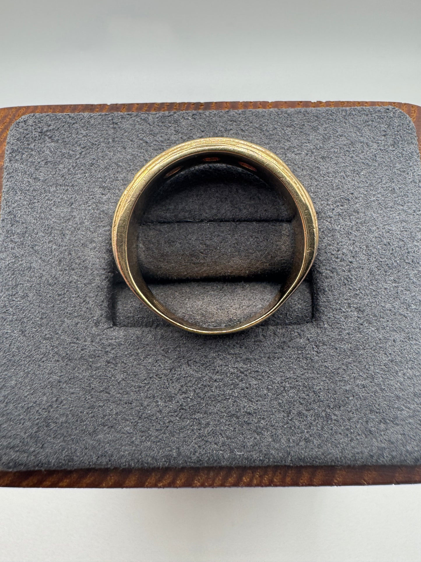 Heavy 9ct gold multi-coloured garnet gypsy ring