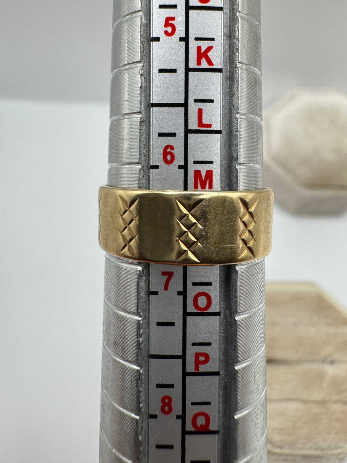 Vintage 9ct gold patterned band