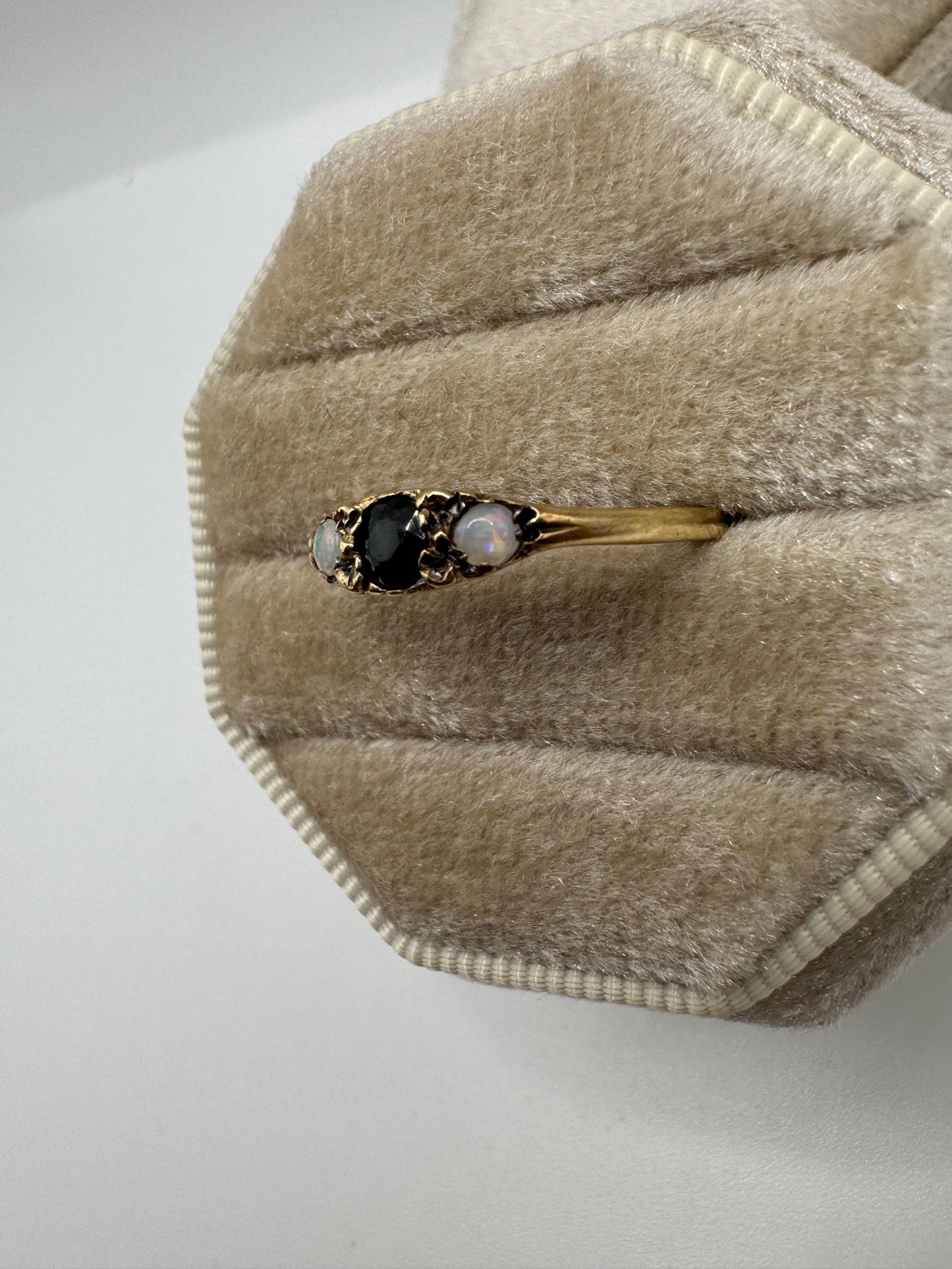 9ct gold sapphire and opal ring