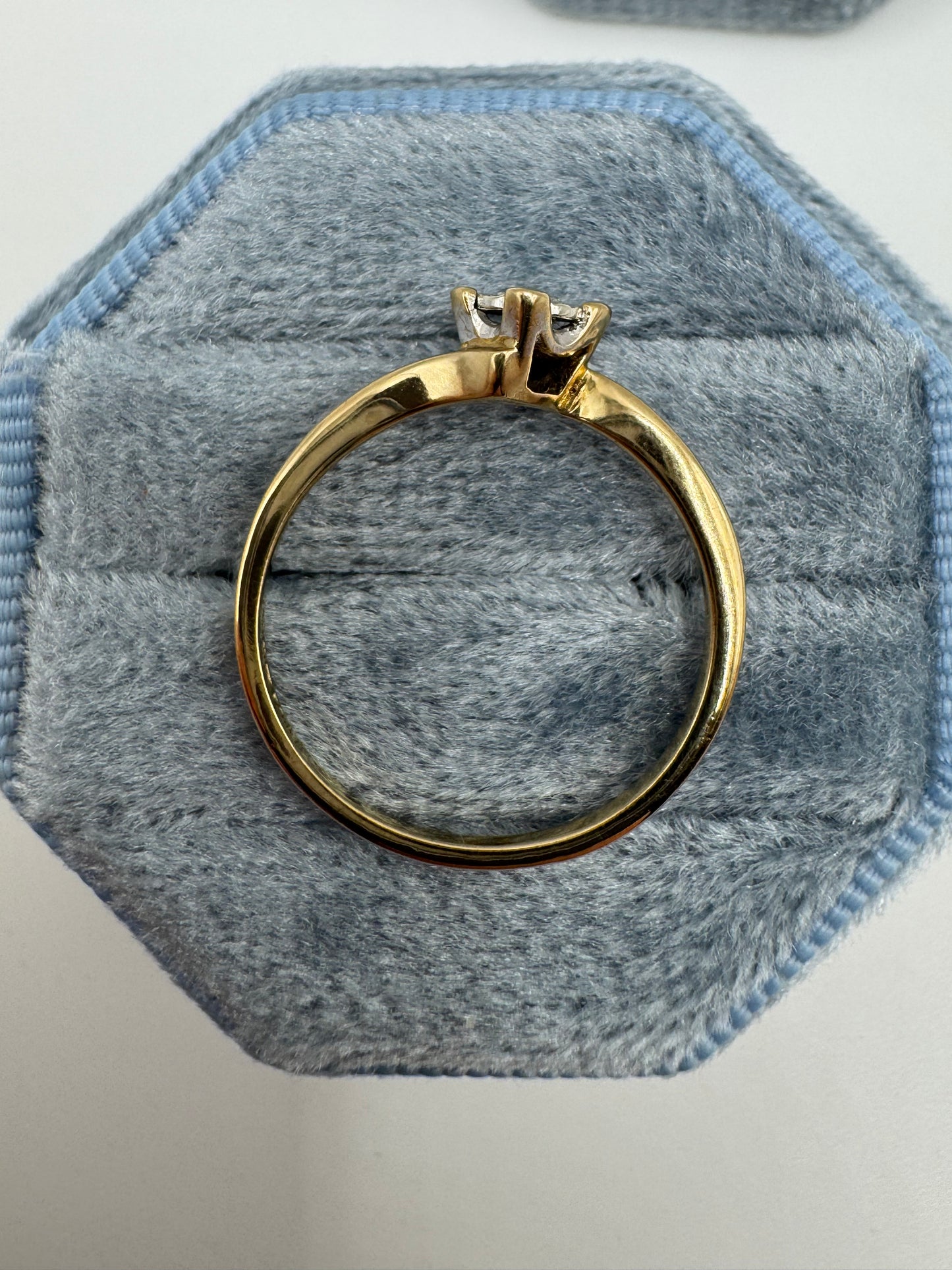 9ct gold diamond ring