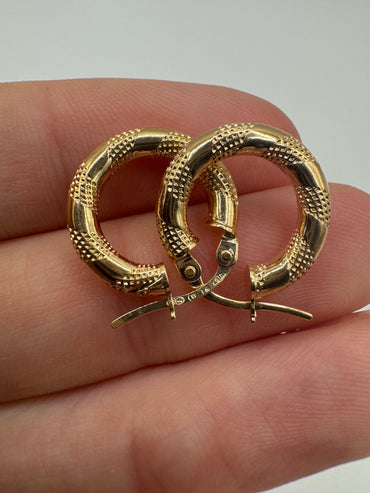 9ct gold striped creole earrings