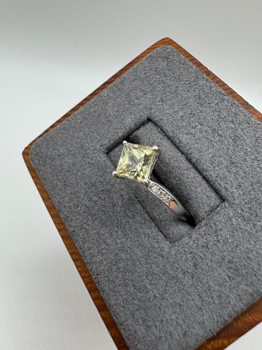 9ct white gold quartz and diamond ring