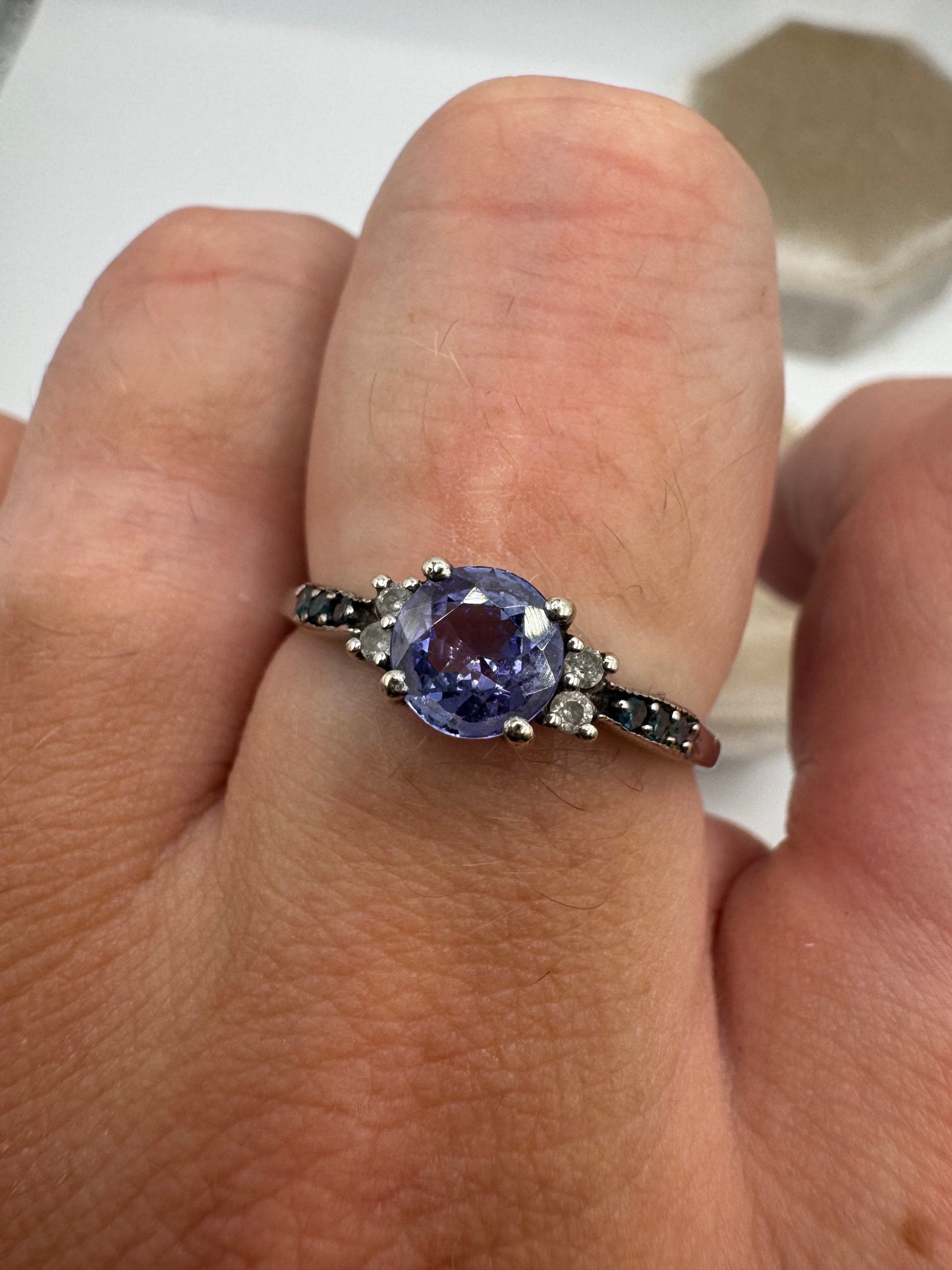 9ct white gold tanzanite and 2 colour diamond ring