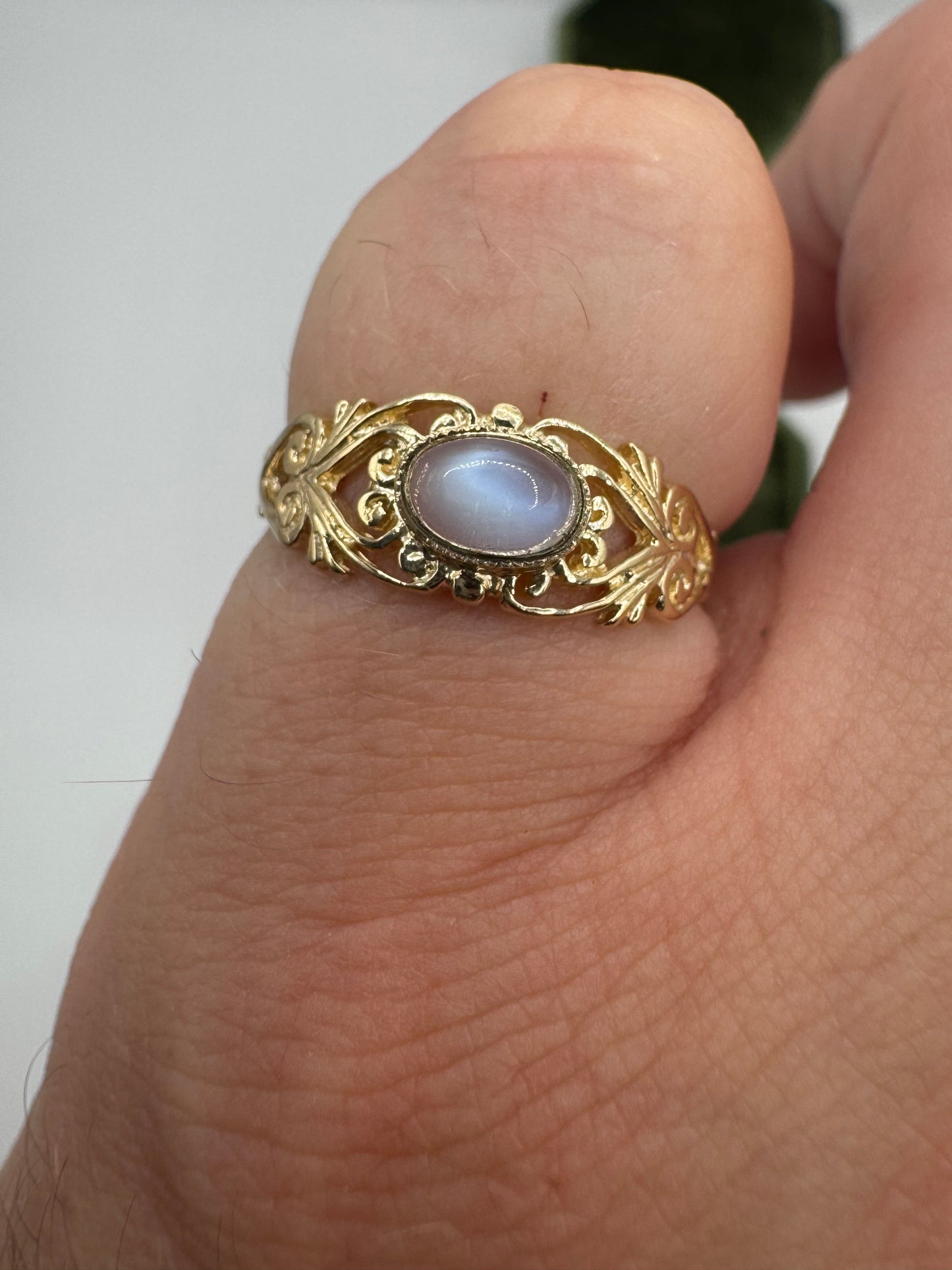 9ct gold moonstone ring