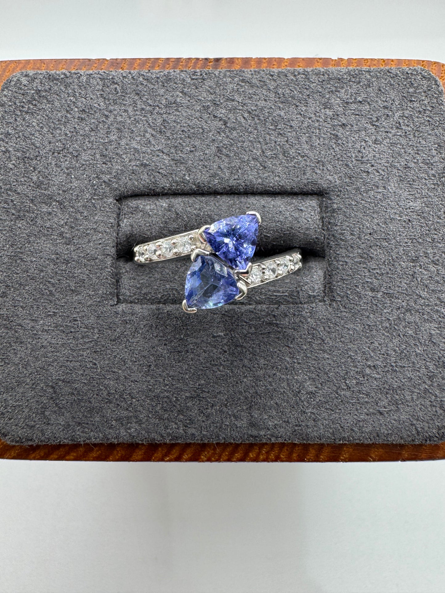9ct white gold tanzanite and zircon ring