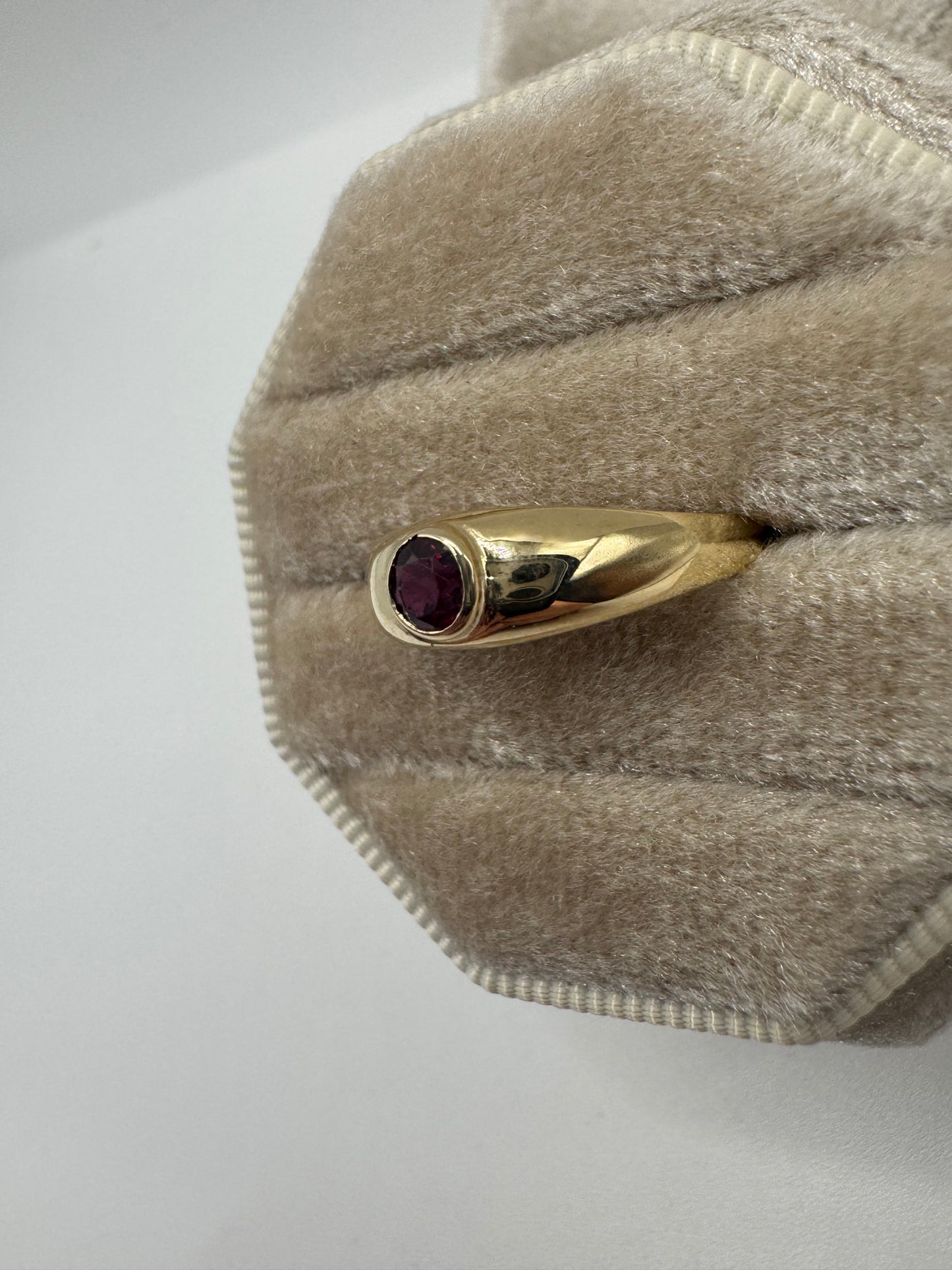 9ct gold garnet gypsy ring