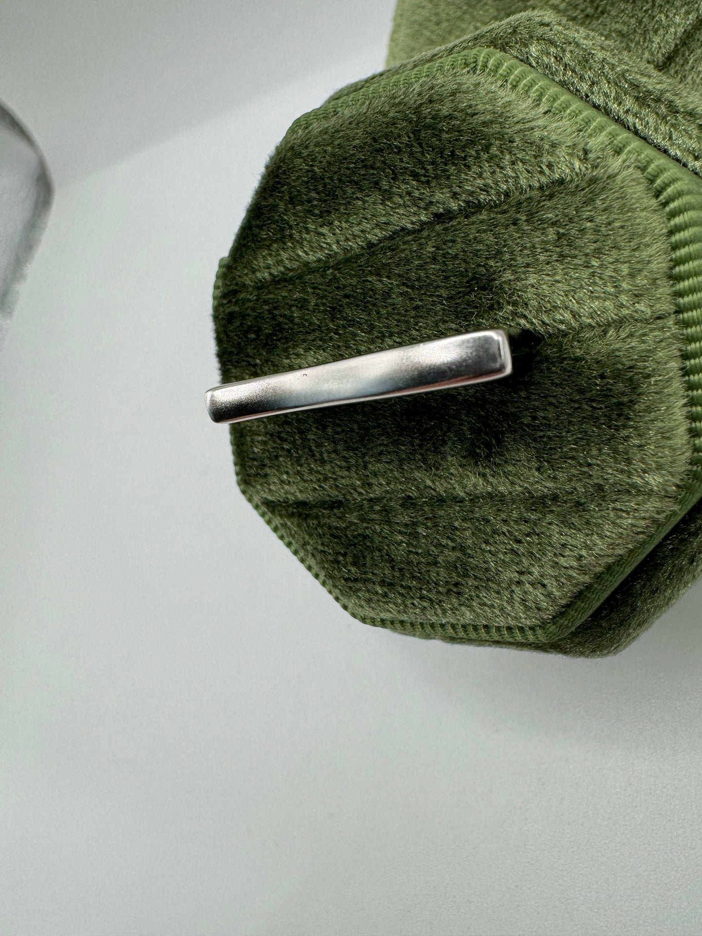 9ct white gold unusually shaped band