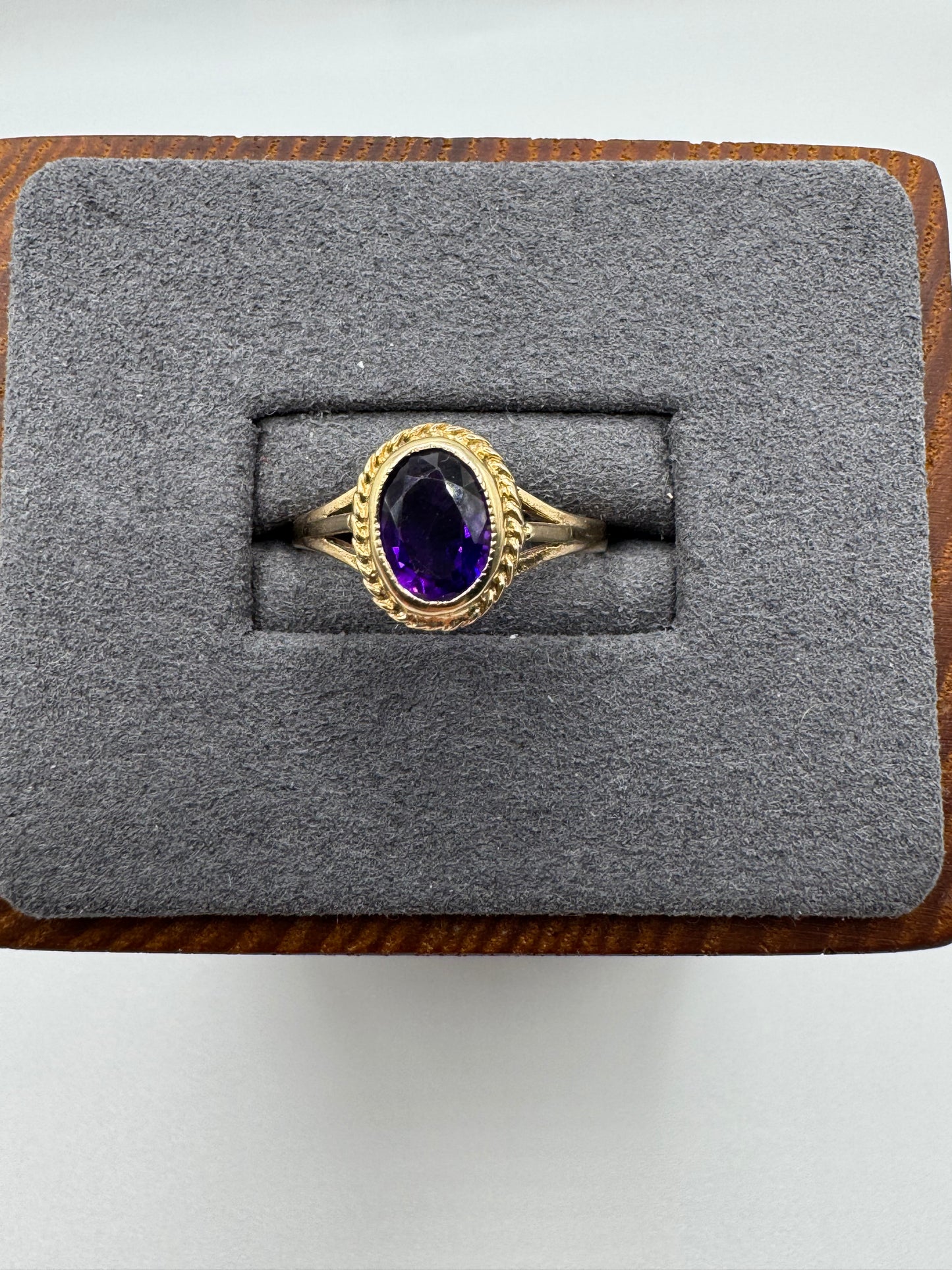 9ct gold amethyst ring