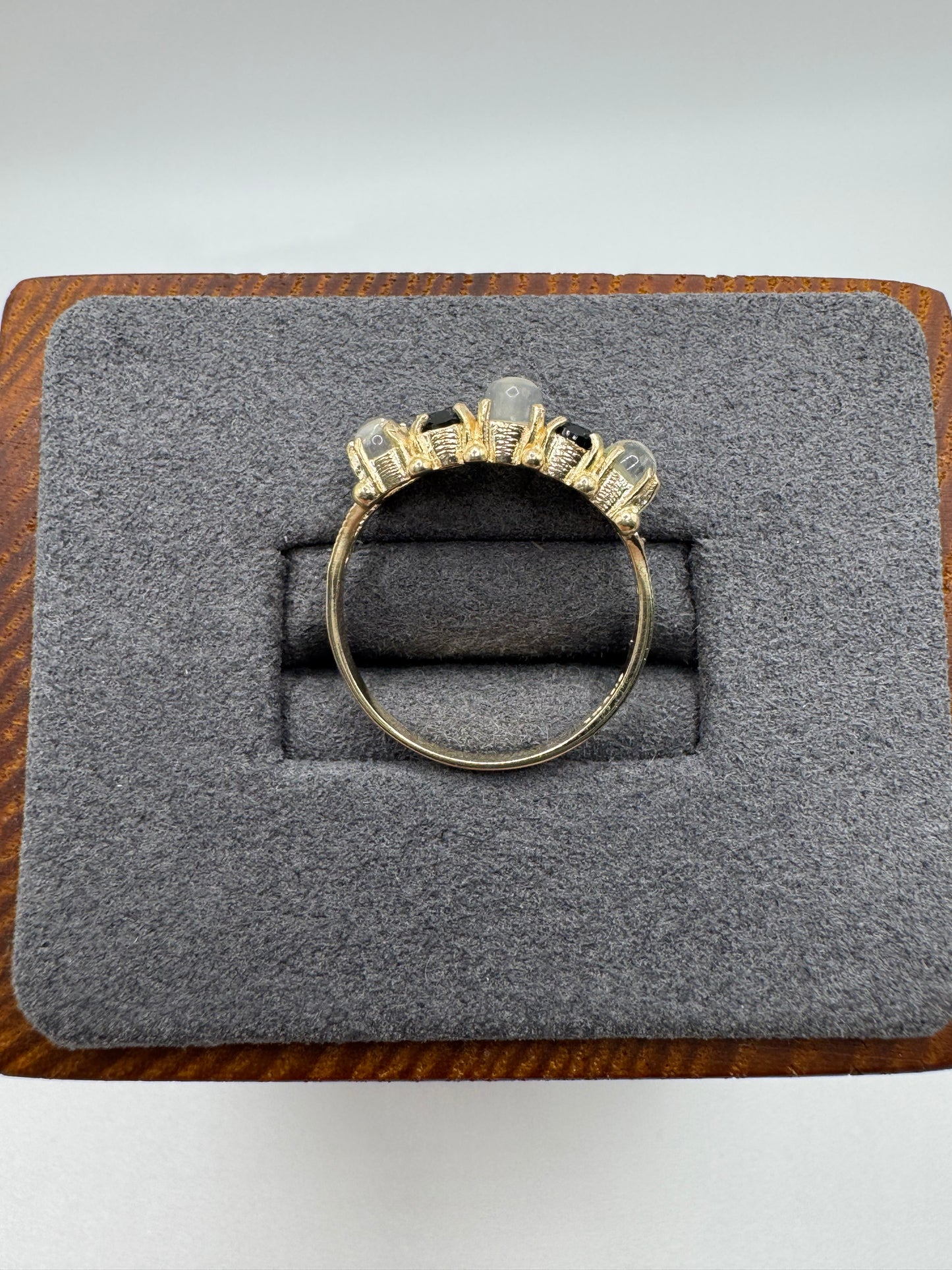9ct gold moonstone and sapphire ring