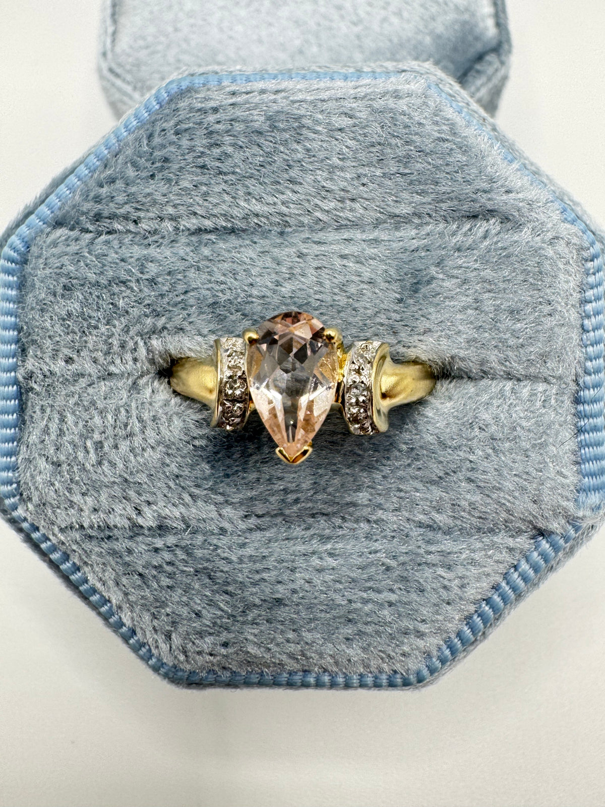 9ct gold morganite and diamond ring