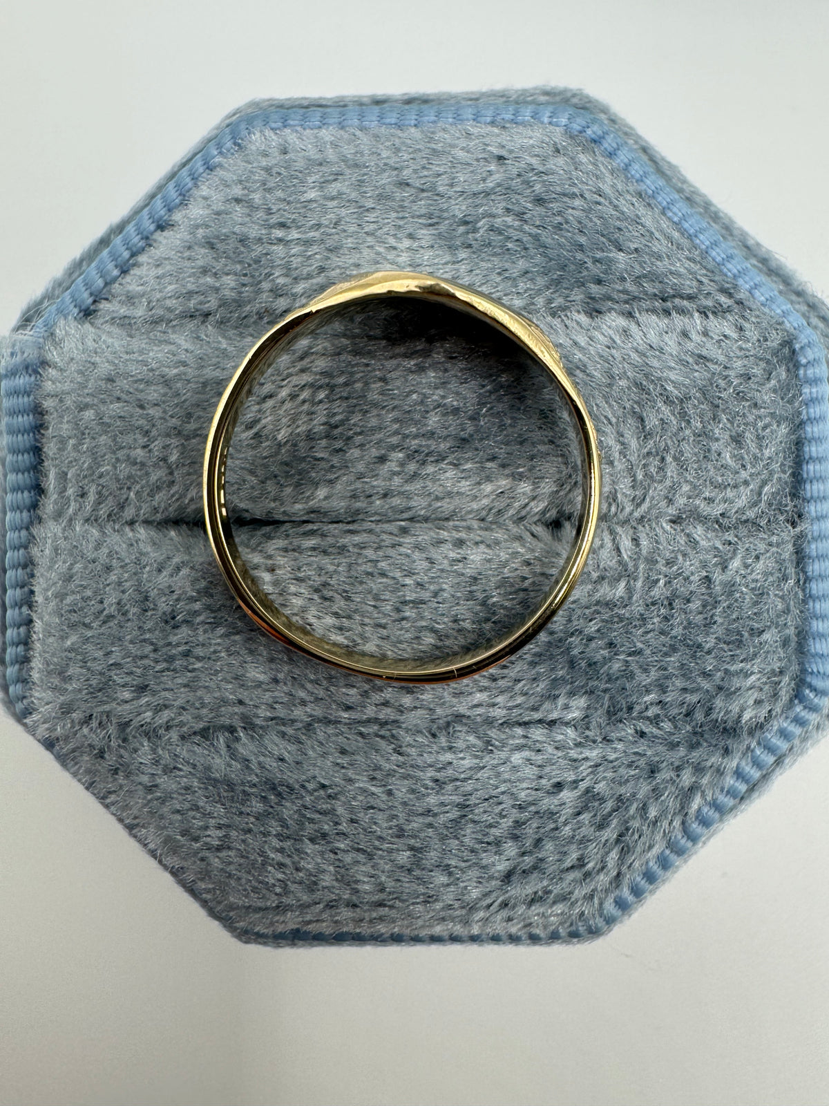 9ct gold heart signet ring