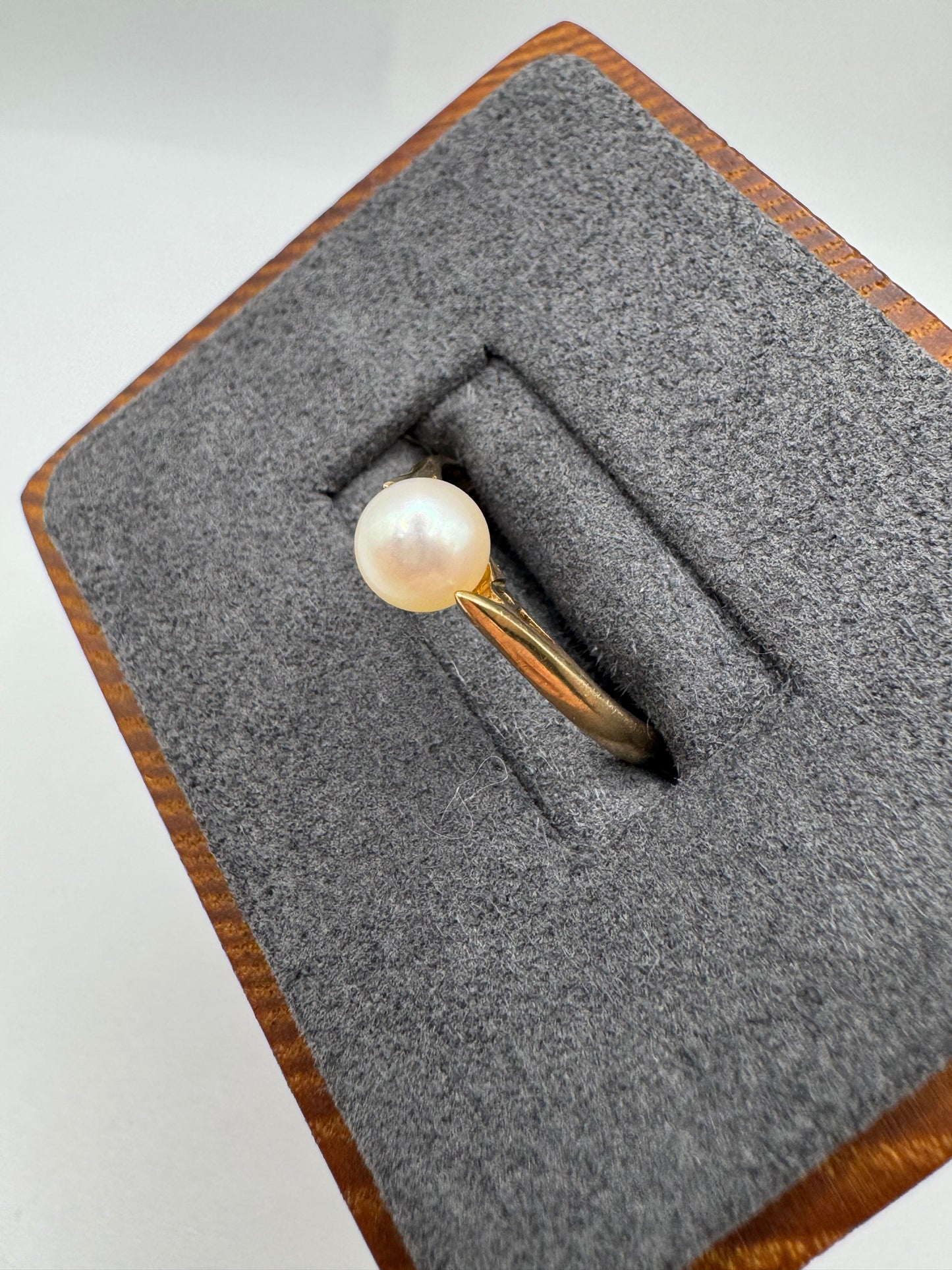 9ct gold pearl ring