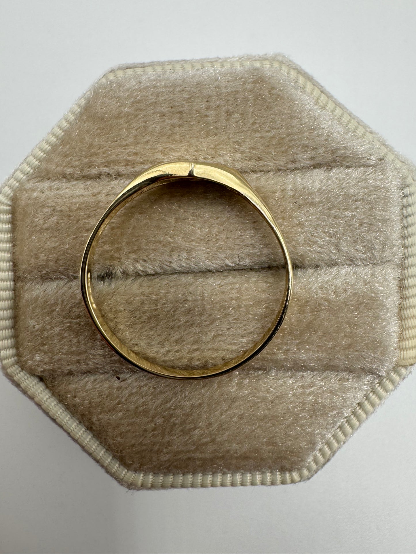 9ct gold emerald heart signet ring