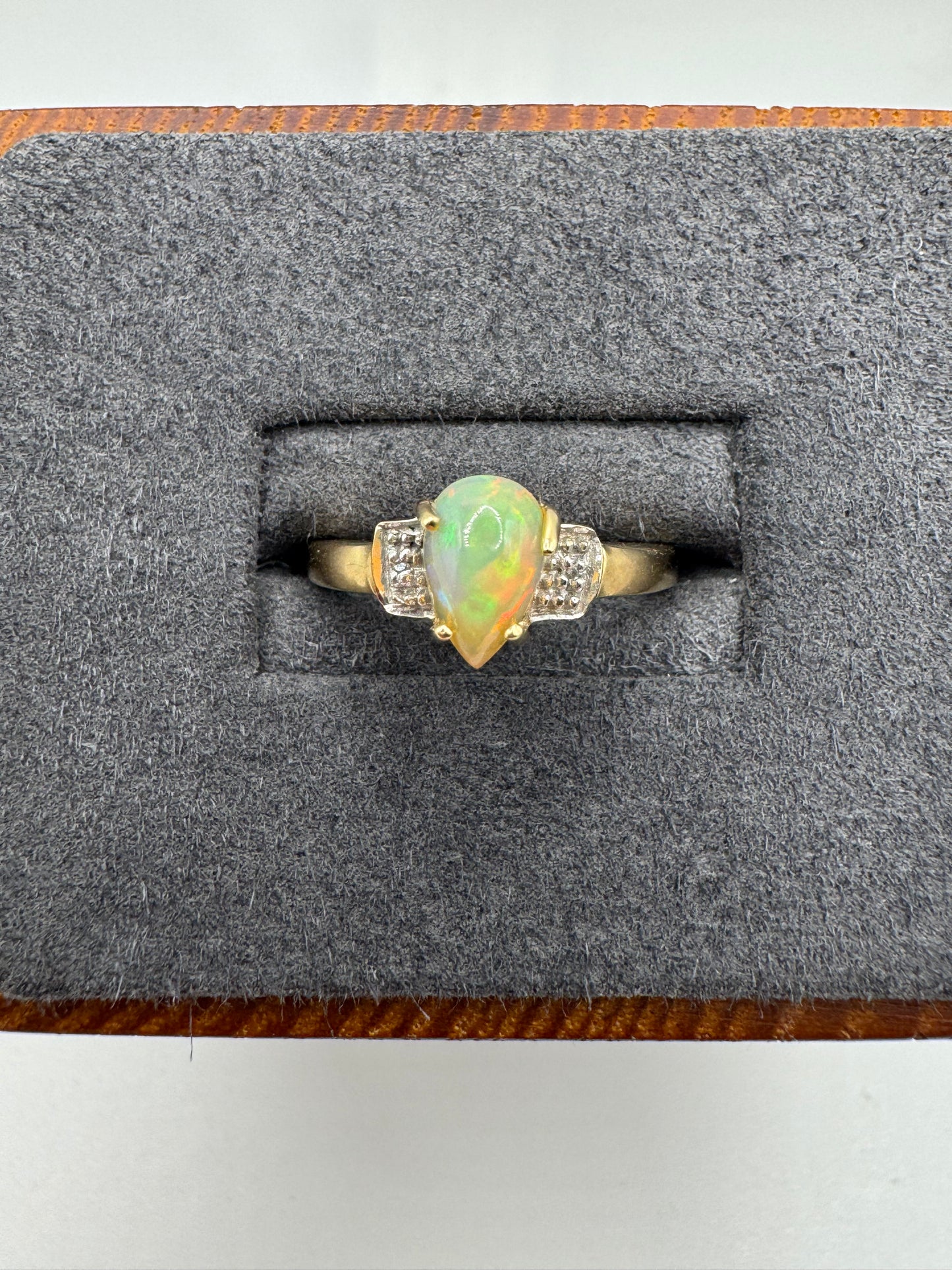 9ct gold opal ring